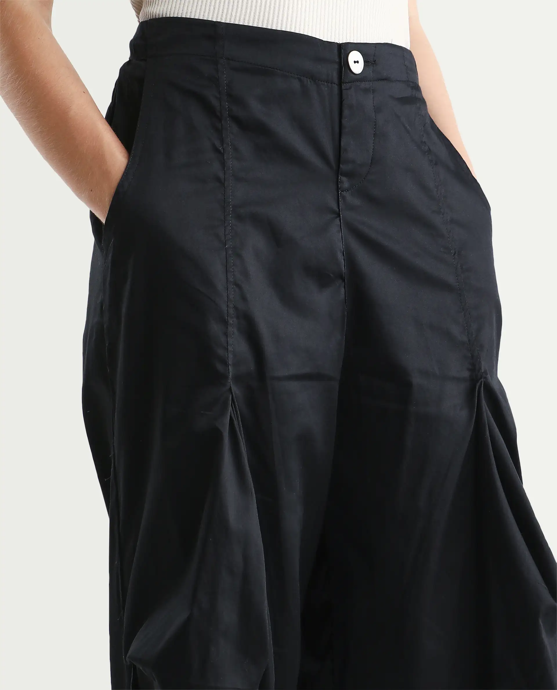 Rareism Women's Colema Black Cotton Plain Ankle Length Relaxed Fit Trouser - Image 3