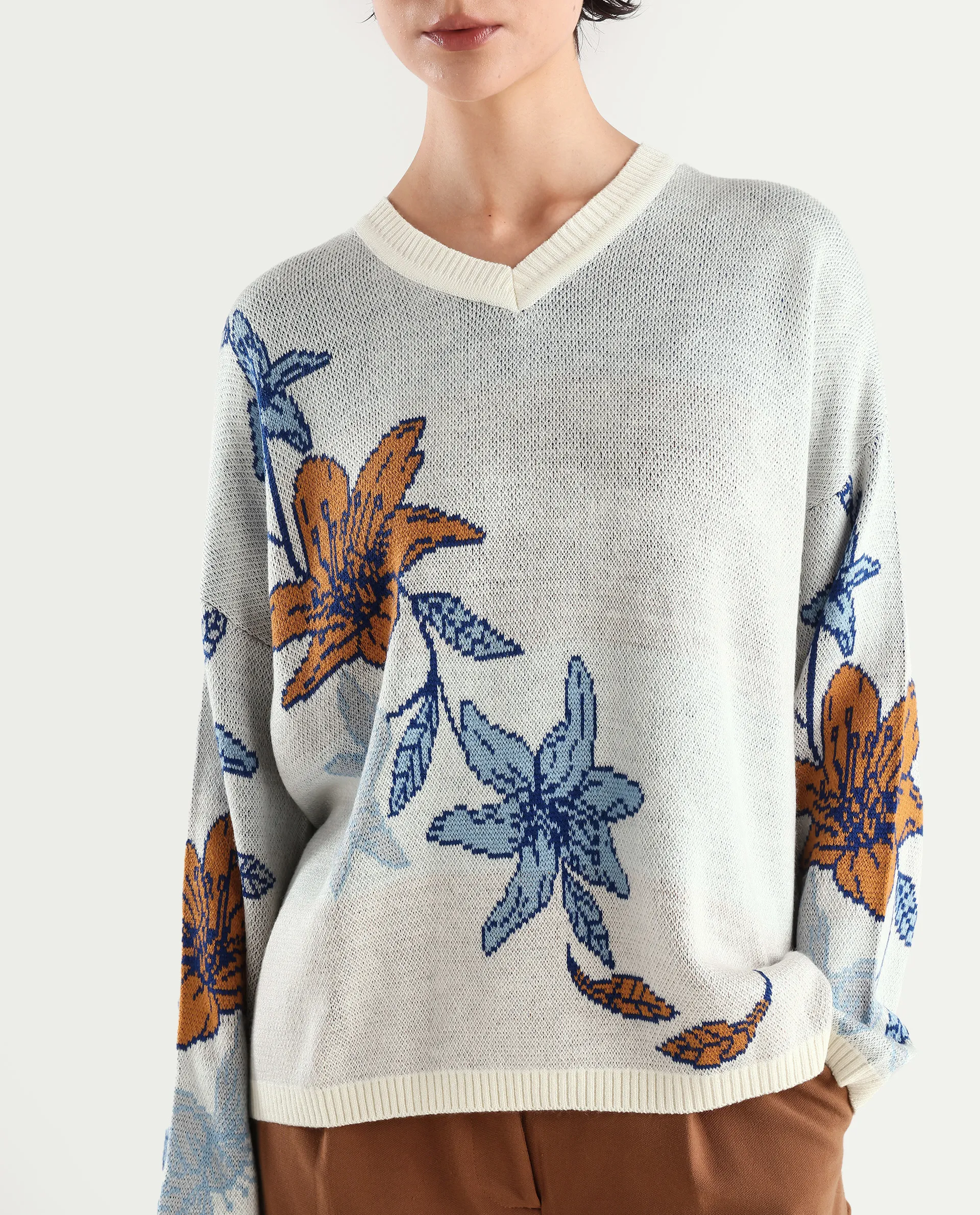 Rareism Women's Cometry Off White Acrylic V-Neck Floral Print Relaxed Fit Sweater - Image 4