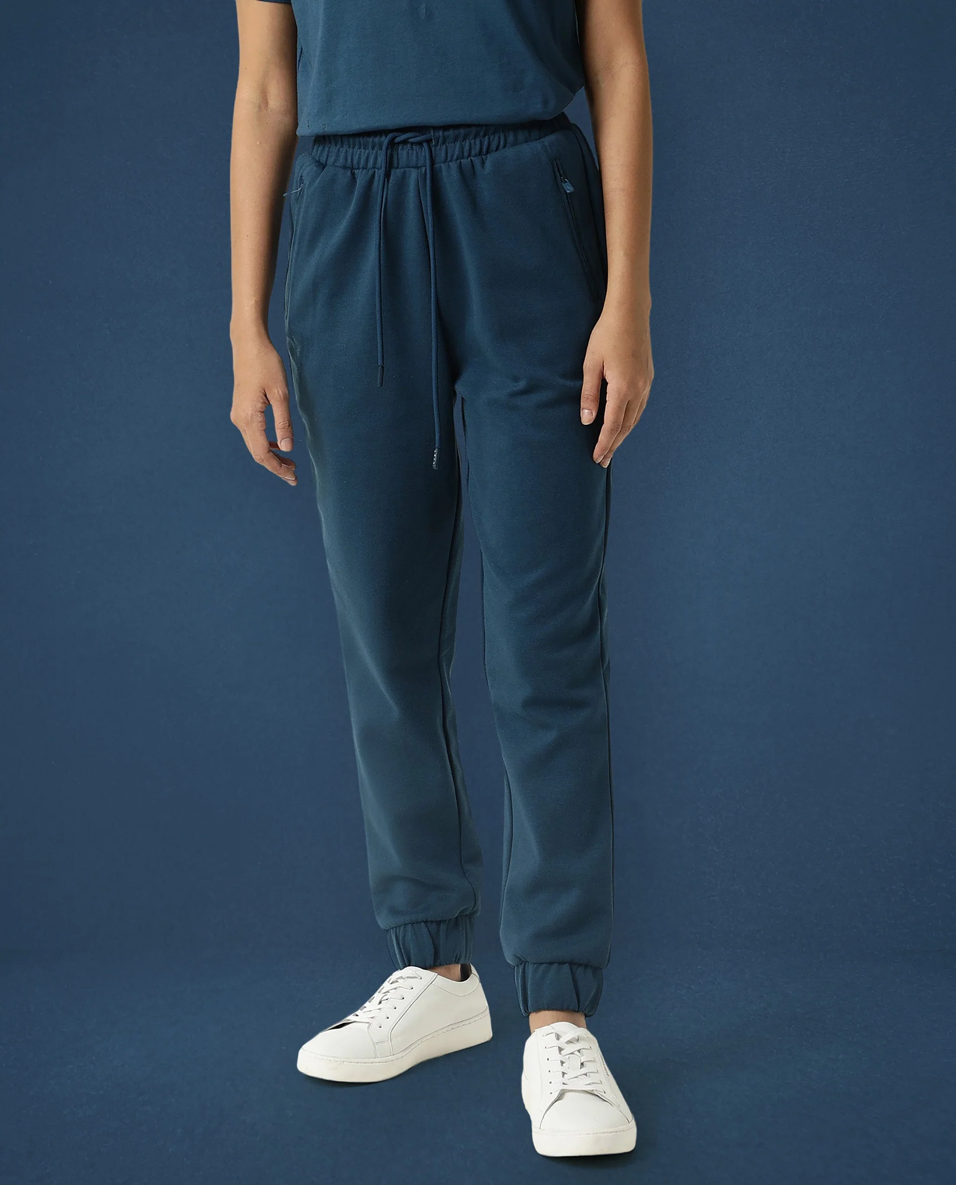 Rareism Women's Heavy Weight Interlock 340 Gsm Cotton Blend Plain Ankle Length Relaxed Fit Track Pant - Image 3