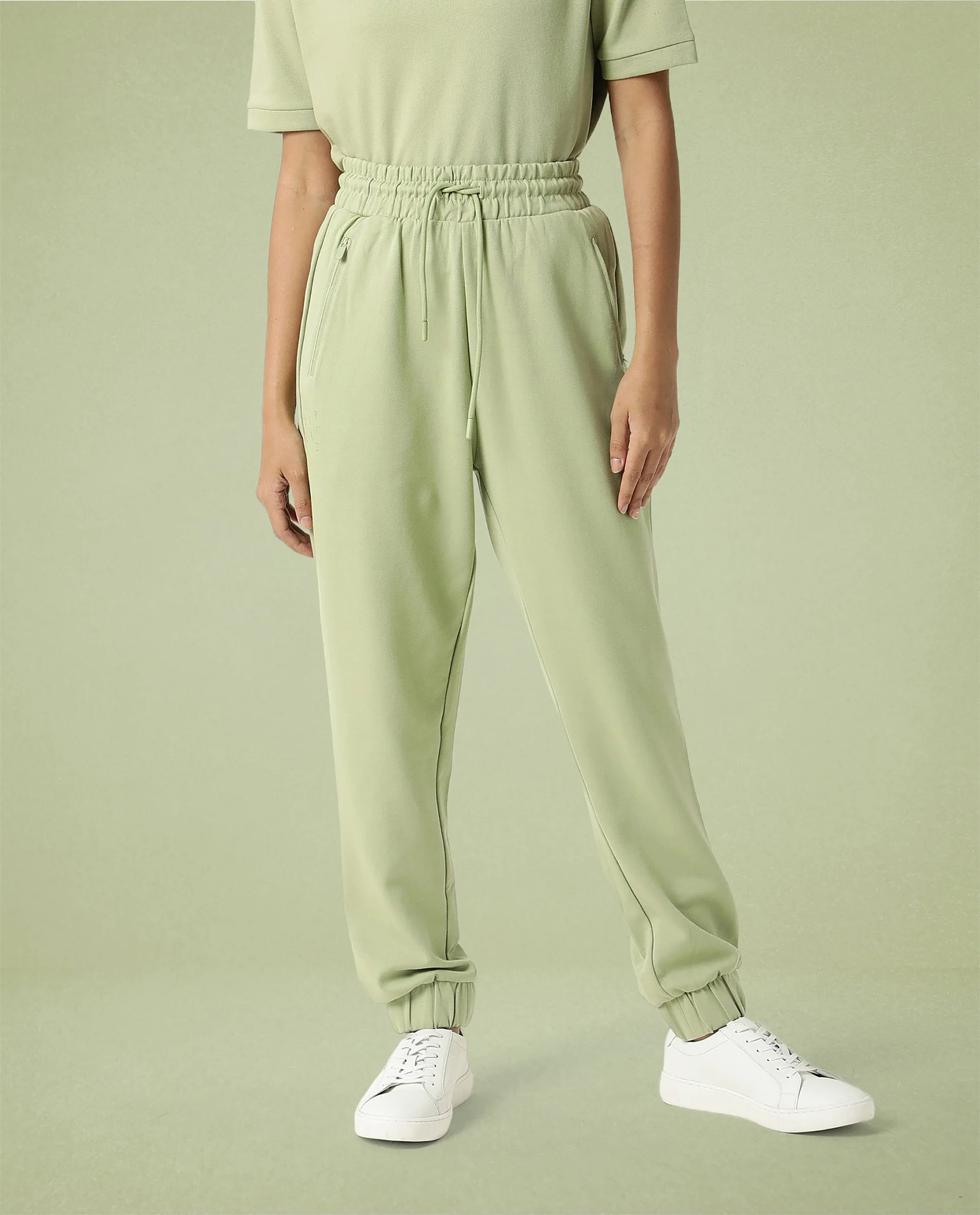 Rareism Women's Heavy Weight Interlock 340 Gsm Cotton Blend Plain Ankle Length Relaxed Fit Track Pant - Image 3