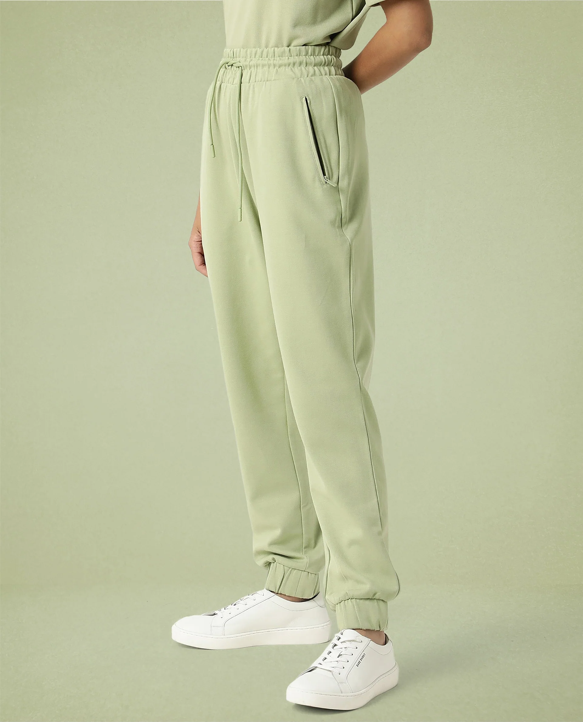 Rareism Women's Heavy Weight Interlock 340 Gsm Cotton Blend Plain Ankle Length Relaxed Fit Track Pant - Image 4