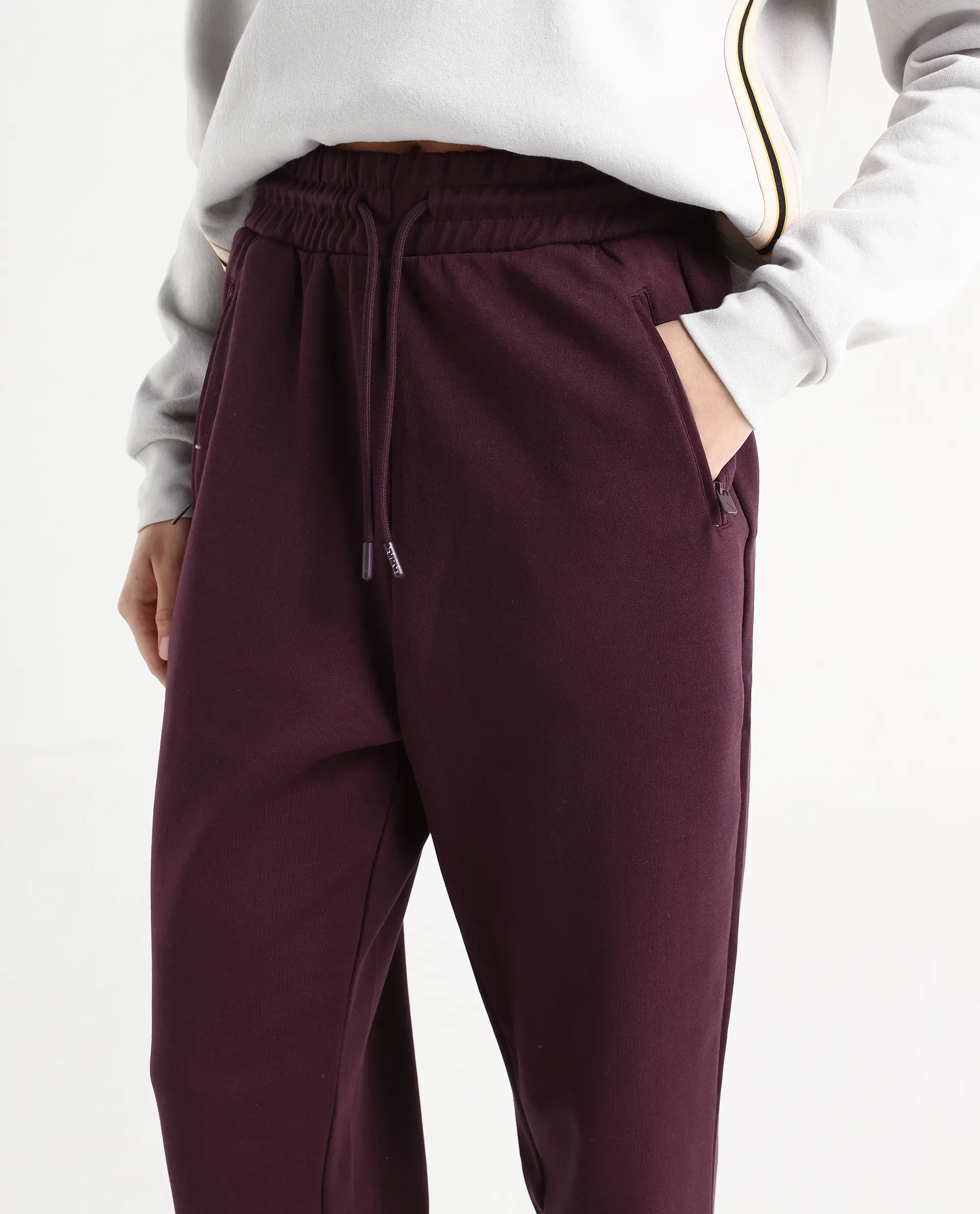 Rareism Women's Heavy Weight Interlock 340 Gsm Cotton Blend Plain Ankle Length Relaxed Fit Track Pant - Image 4