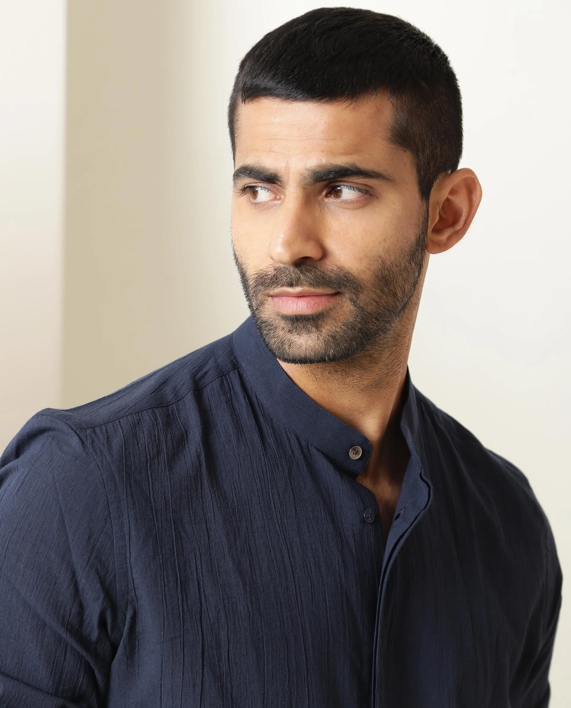 Rare Rabbit Men's Crinckle Navy Cotton Plain Regular Fit Full Sleeve Mandarin Collar Shirt - Image 4