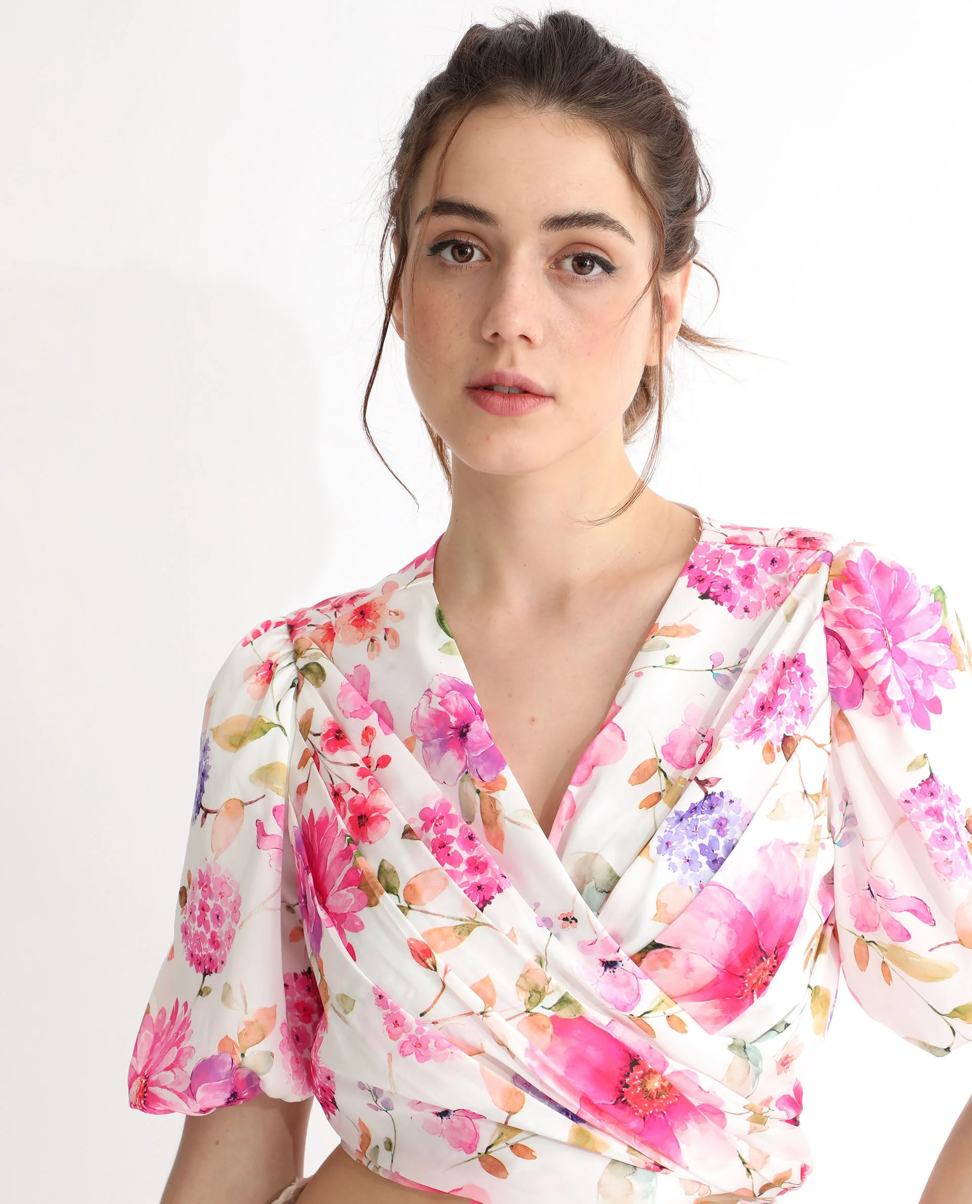 Rareism Women's Dackio White Polyester V-Neck Floral Print Balloon Sleeve Crop Relaxed Fit Top - Image 2