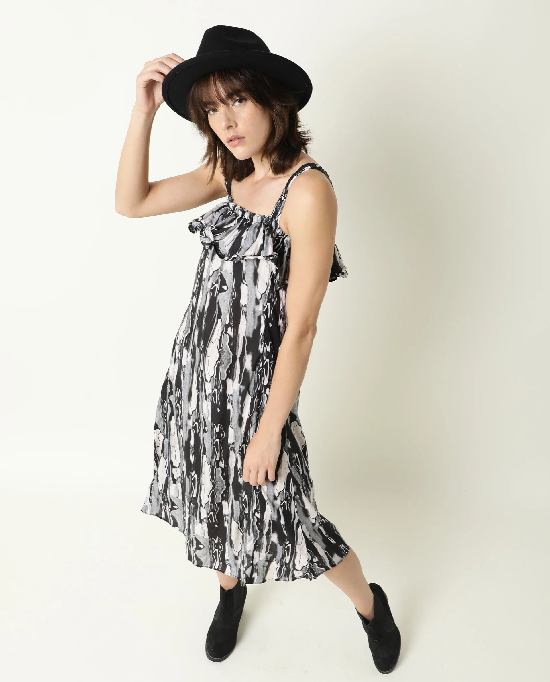 Rareism Women's Darling Black Cotton Collarless Abstract Print Shoulder Strap Knee Length Regular Fit Dress - Image 11