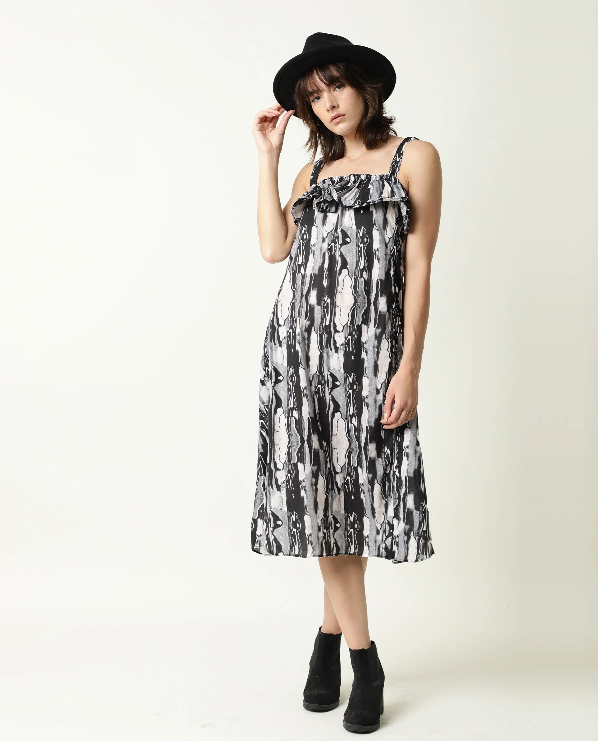 Rareism Women's Darling Black Cotton Collarless Abstract Print Shoulder Strap Knee Length Regular Fit Dress - Image 2