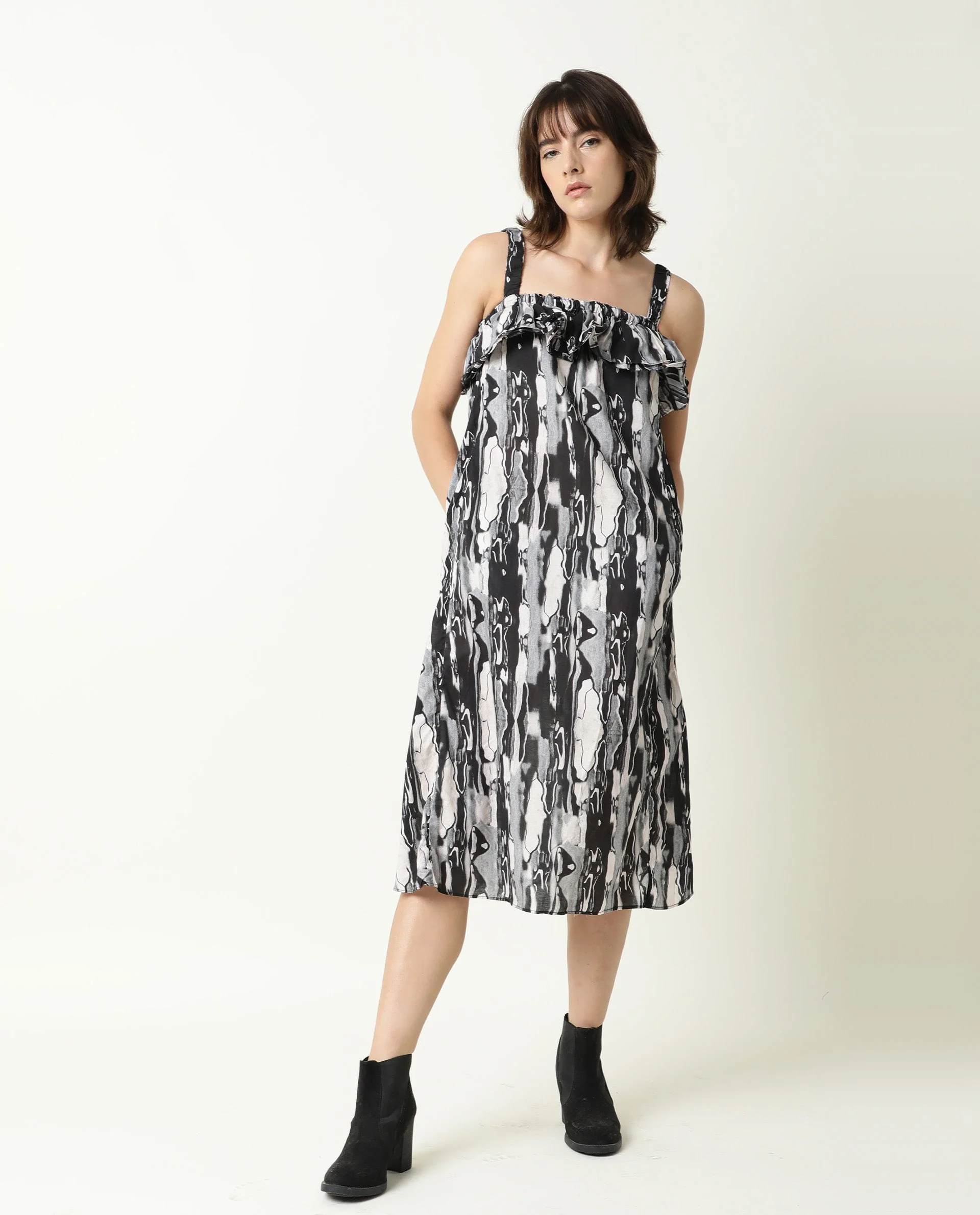Rareism Women's Darling Black Cotton Collarless Abstract Print Shoulder Strap Knee Length Regular Fit Dress - Image 5