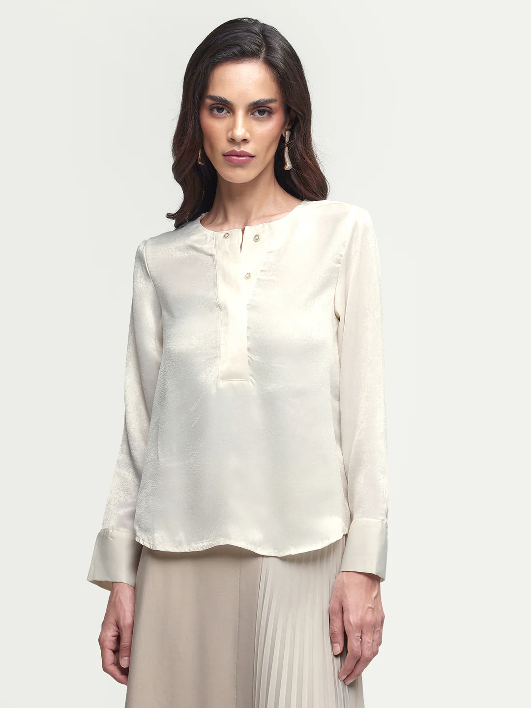 Rareism Women's Daxzo Off White Velvet Round Neck Plain Relaxed Fit Top - Image 3