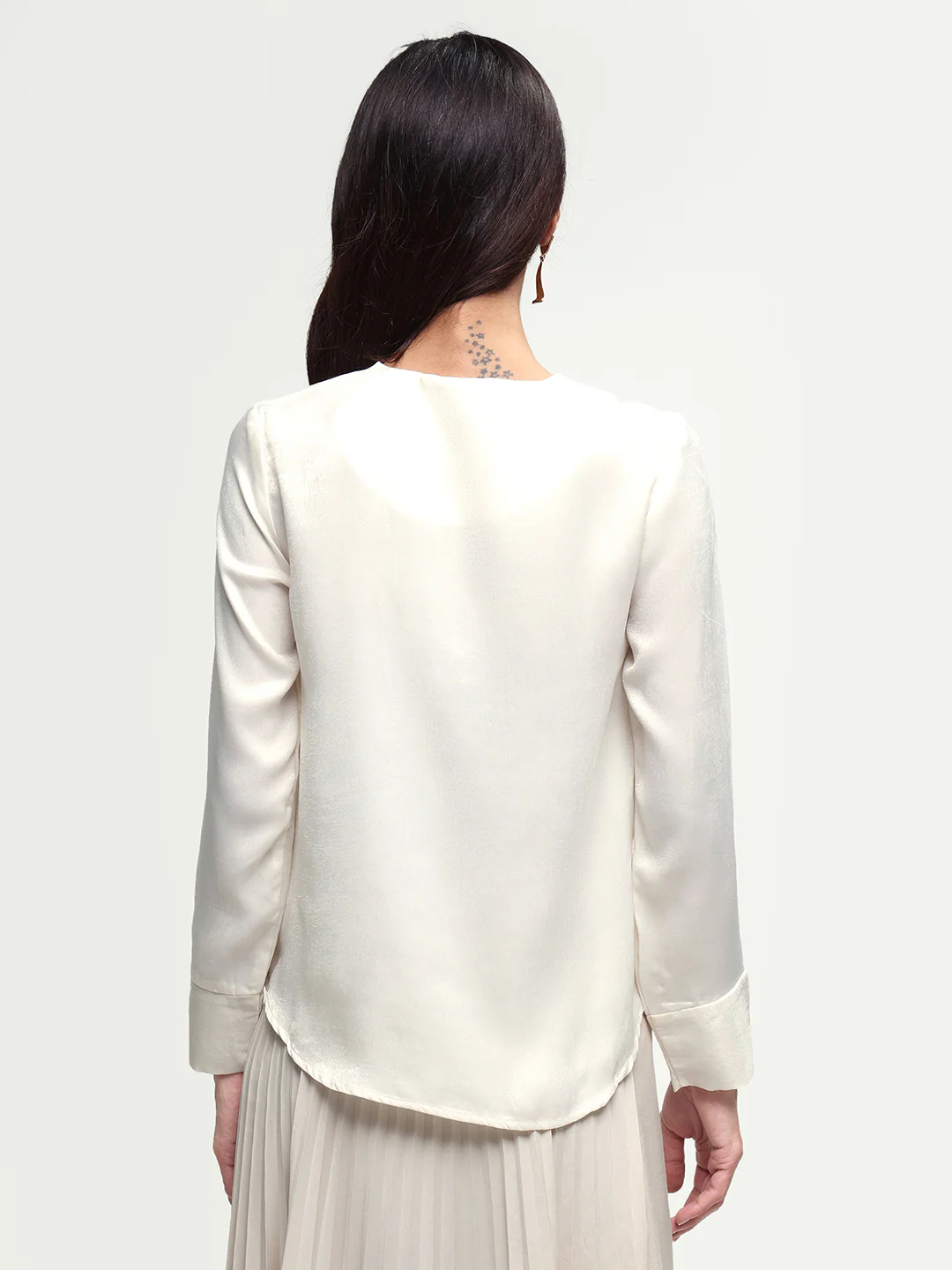 Rareism Women's Daxzo Off White Velvet Round Neck Plain Relaxed Fit Top - Image 7