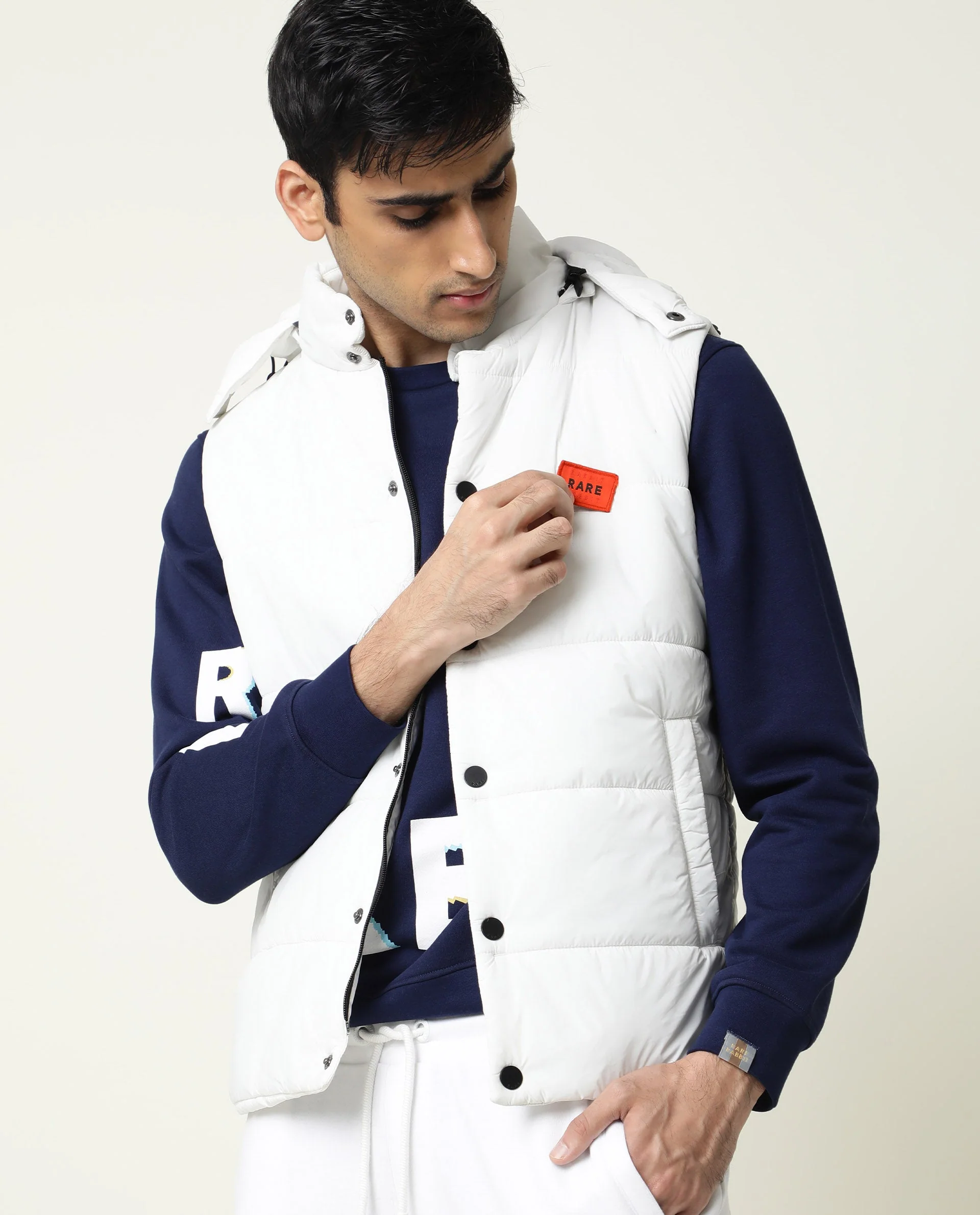 Rare Rabbit Men's Depot White Nylon Plain Slim Fit Sleeveless Hooded Jacket - Image 3