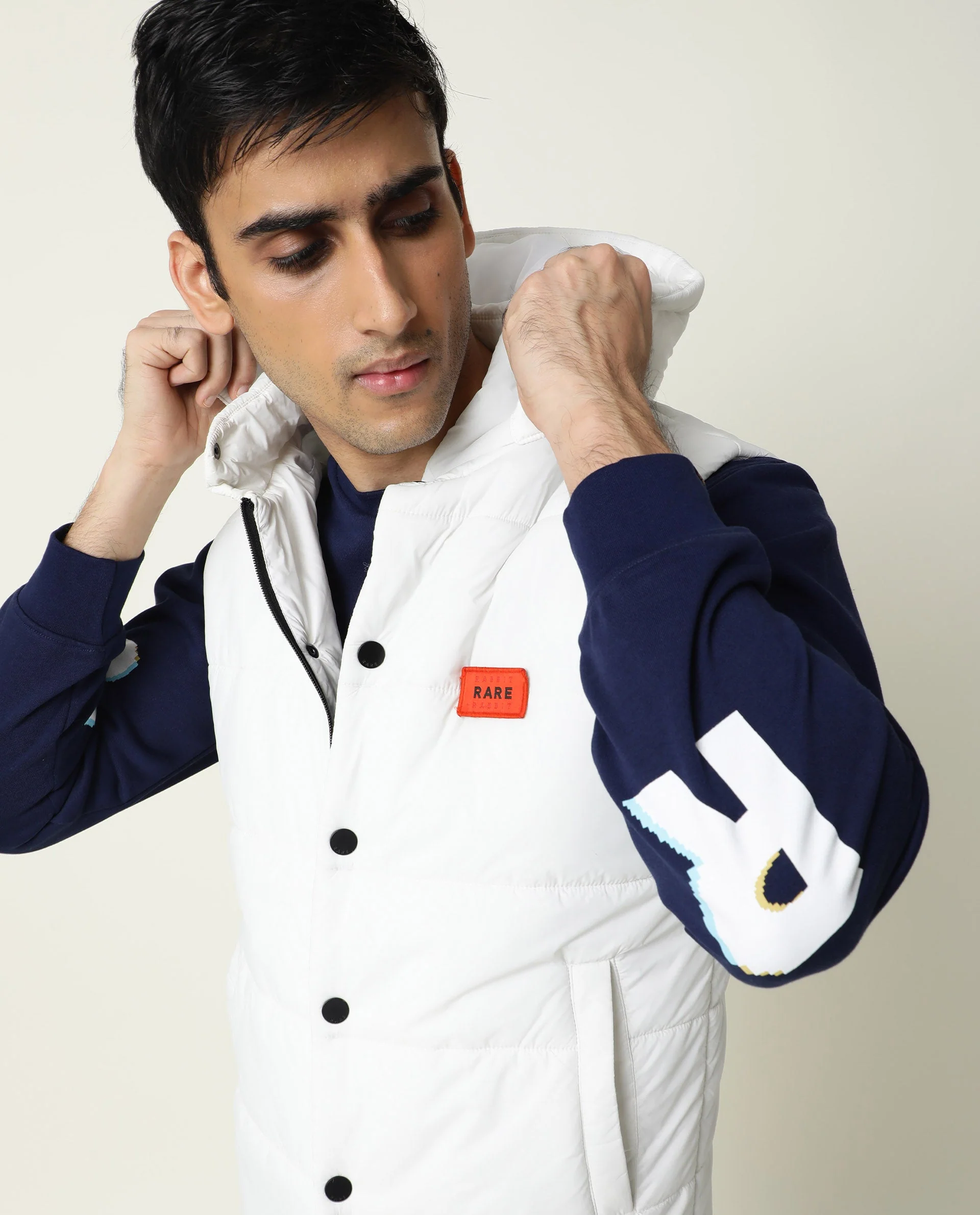 Rare Rabbit Men's Depot White Nylon Plain Slim Fit Sleeveless Hooded Jacket - Image 4