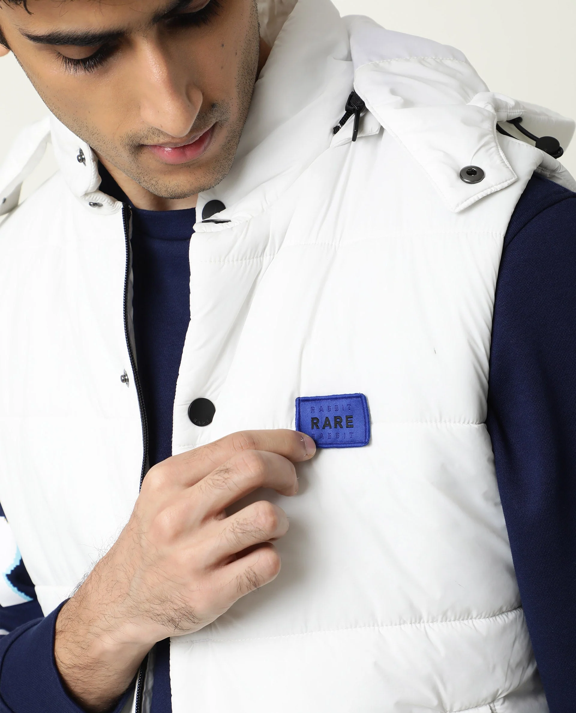 Rare Rabbit Men's Depot White Nylon Plain Slim Fit Sleeveless Hooded Jacket - Image 5