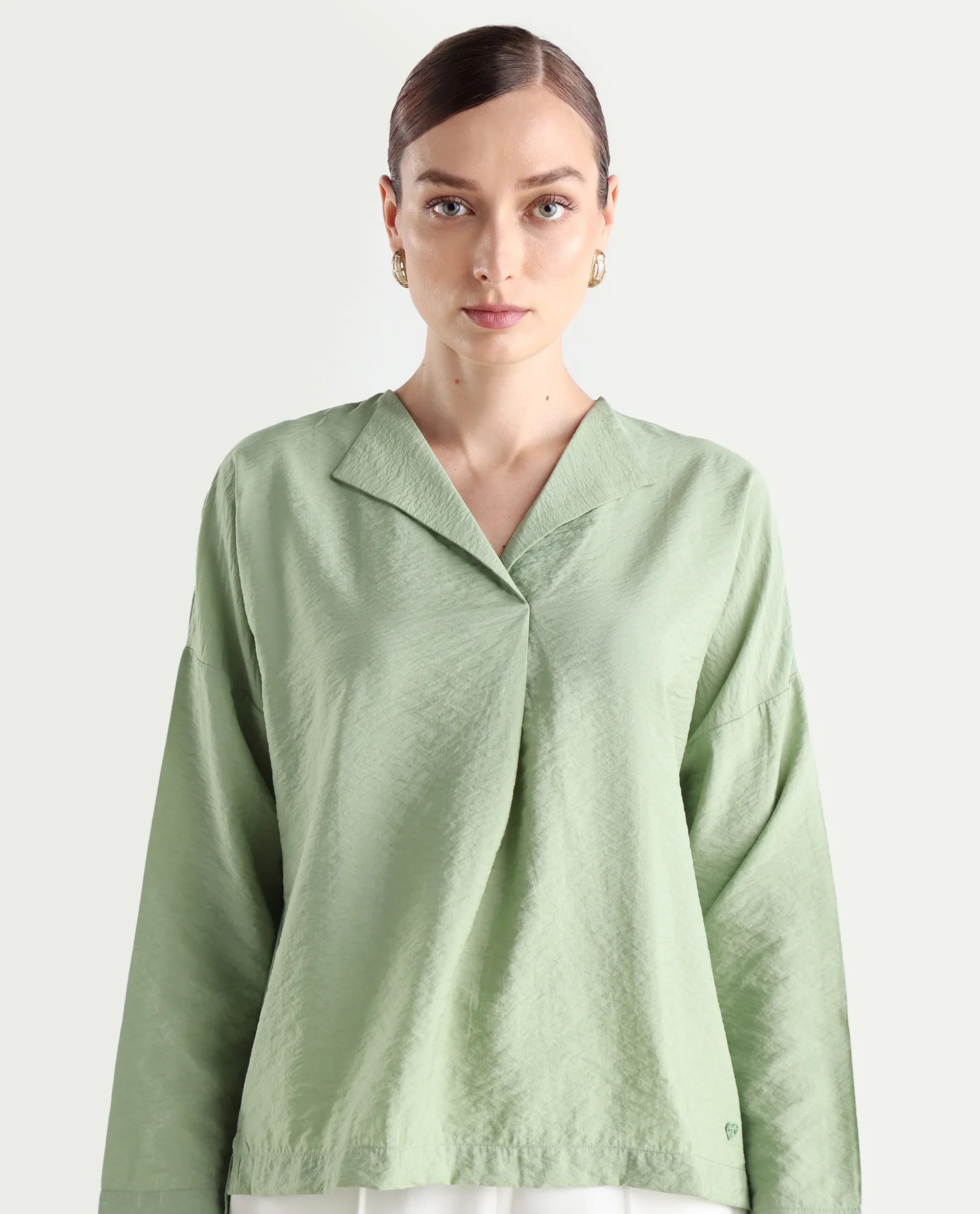 Rareism Women's Drap Green Nylon Blend Lapel Neck Plain Relaxed Fit Top - Image 4