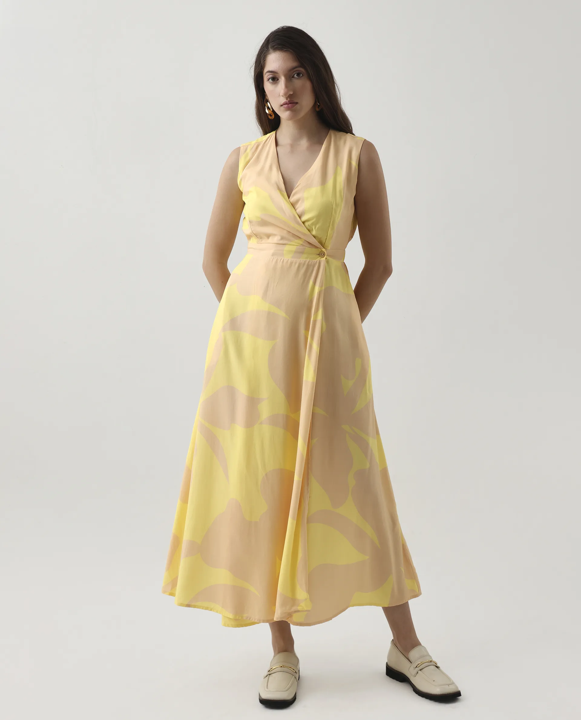 Rareism Women's Elbee Brown Viscose Wrap Neck A-Line Printed Midi Dress - Image 4