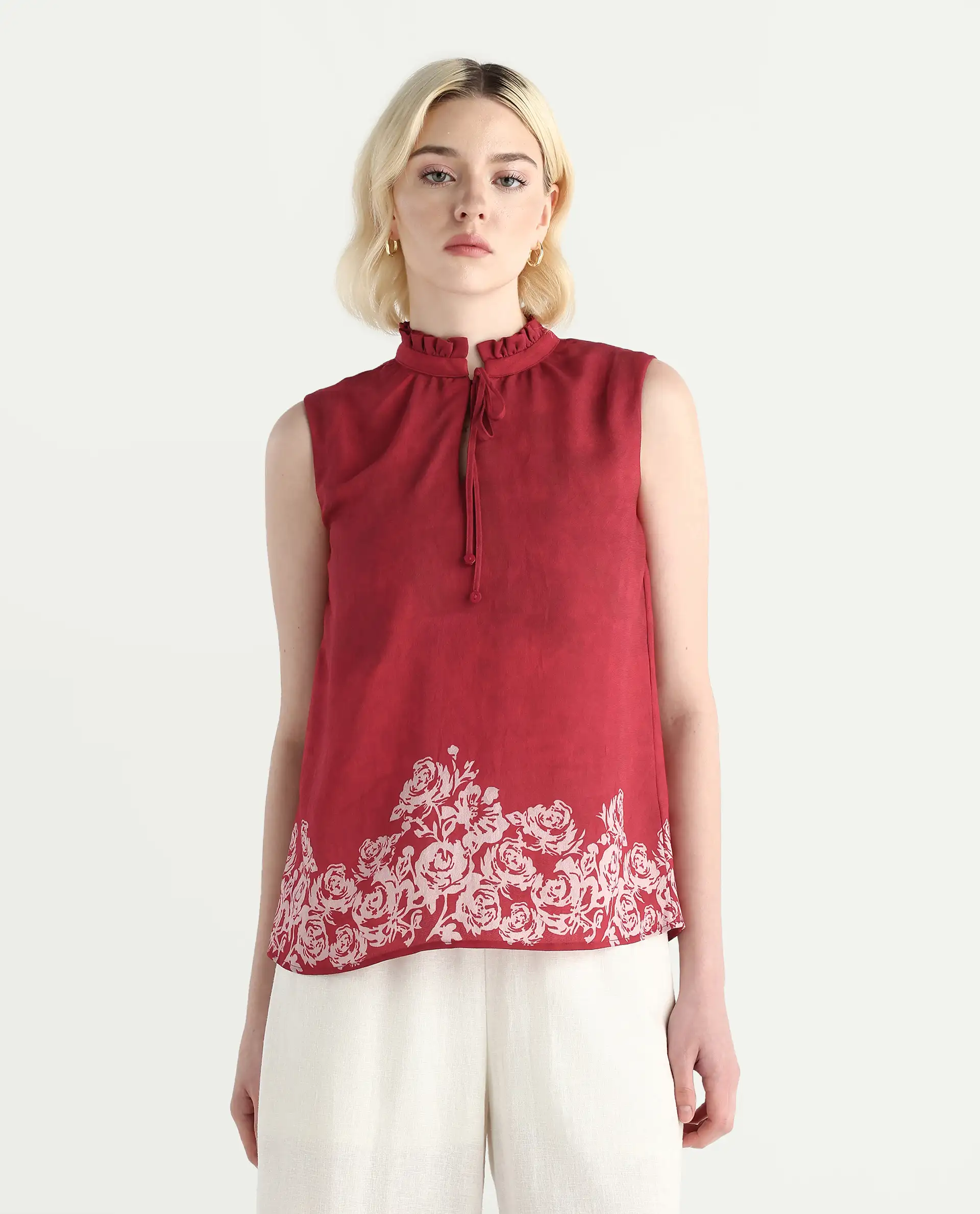 Rareism Women's Elfin Red Polyester Sleeveless Mandarin Collar Regular Fit Top - Image 2