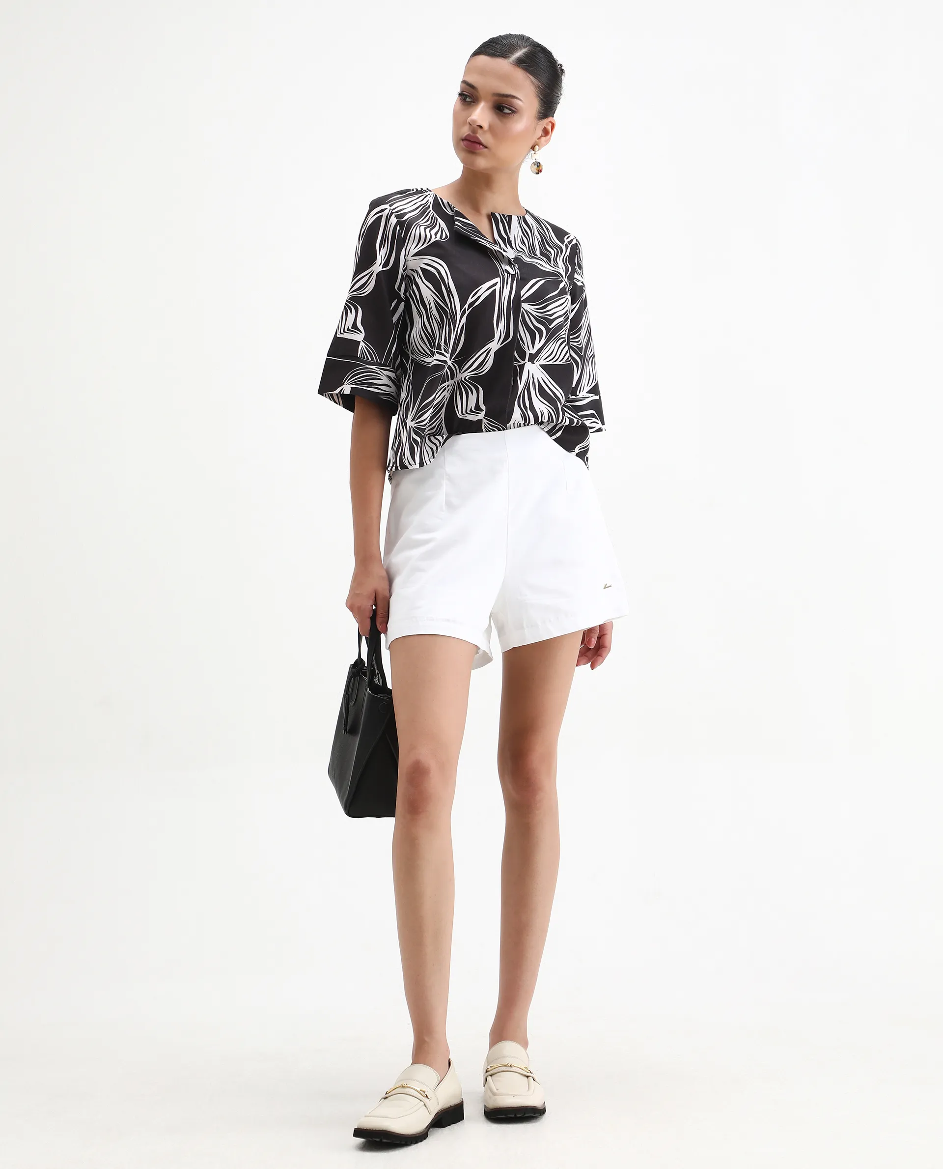 Rareism Women's Elli White Cotton Plain Mini Regular Fit Shorts