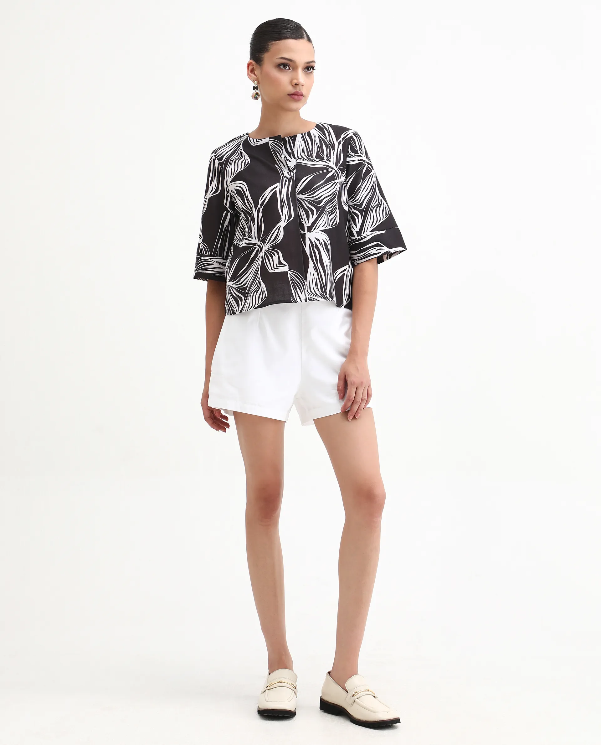 Rareism Women's Elli White Cotton Plain Mini Regular Fit Shorts - Image 5