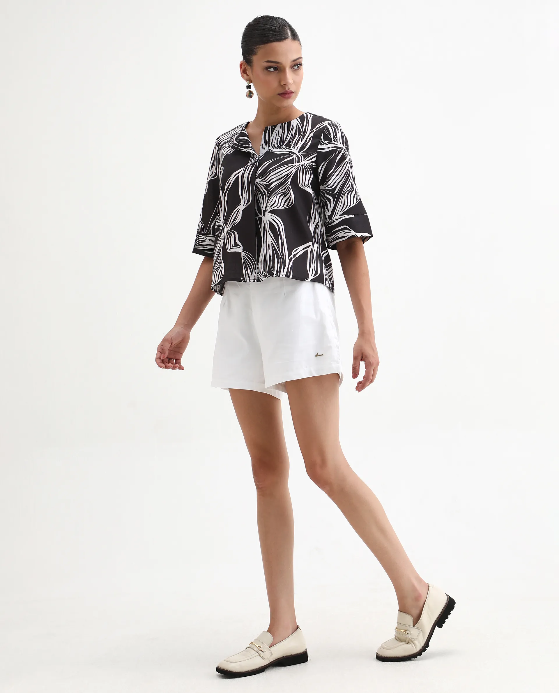 Rareism Women's Elli White Cotton Plain Mini Regular Fit Shorts - Image 7