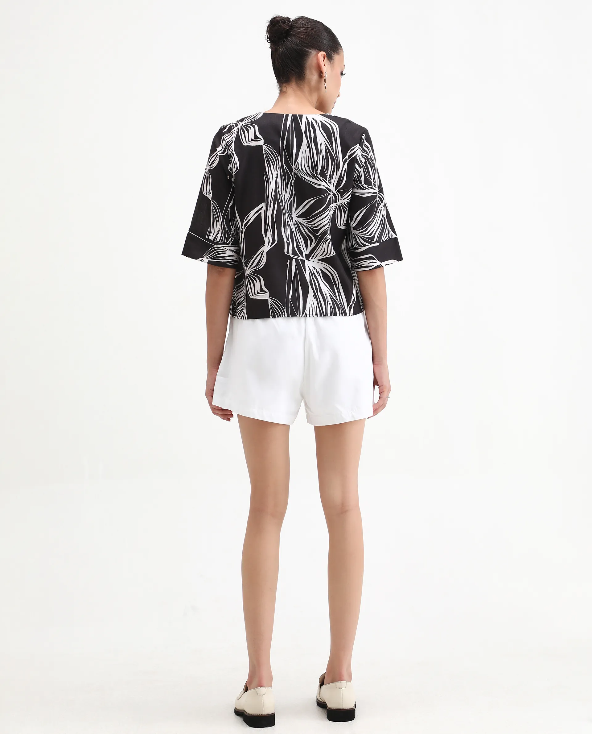 Rareism Women's Elli White Cotton Plain Mini Regular Fit Shorts - Image 8