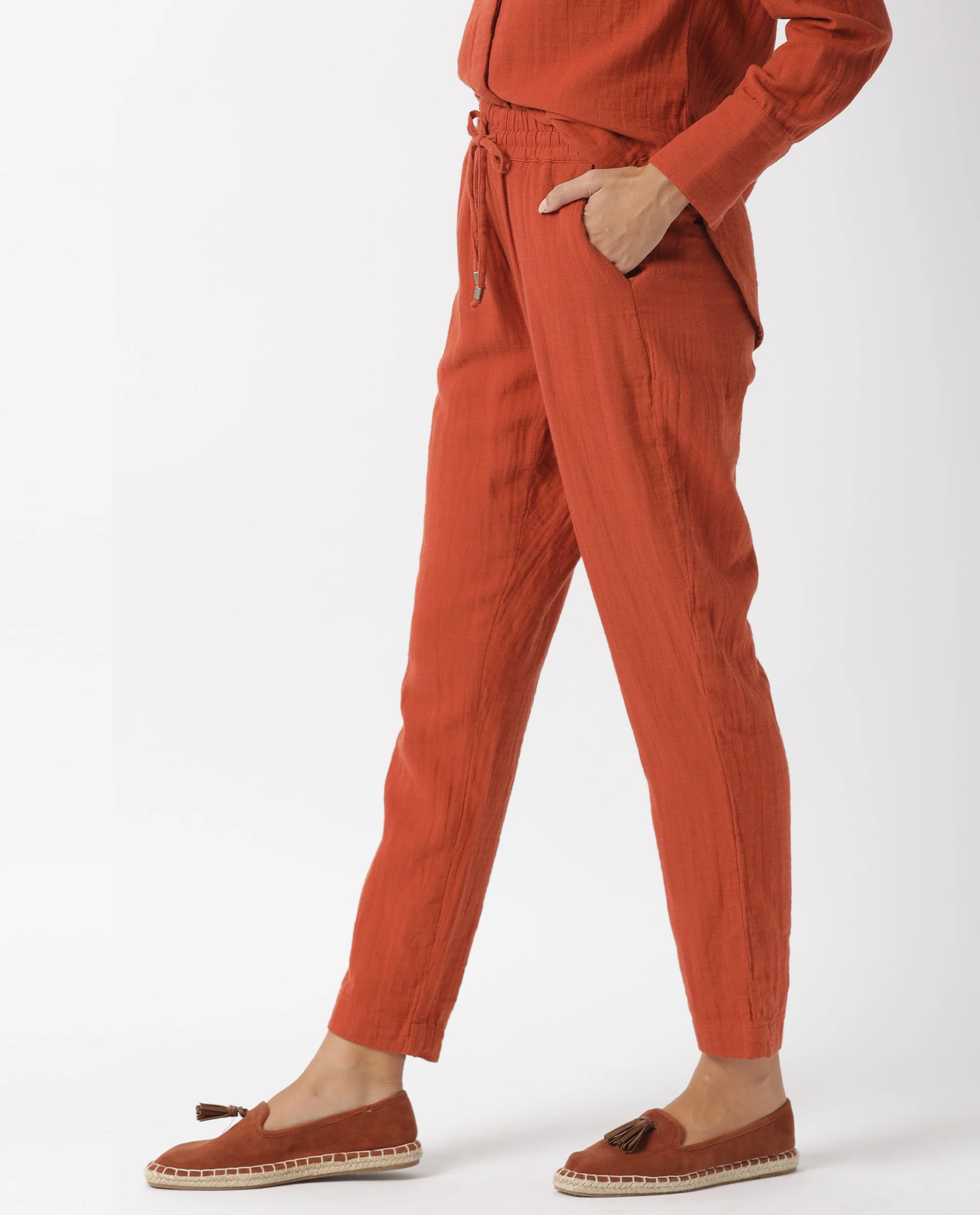 Rareism Women's Elo Rust Cotton Plain Ankle Length Regular Fit Trouser - Image 4
