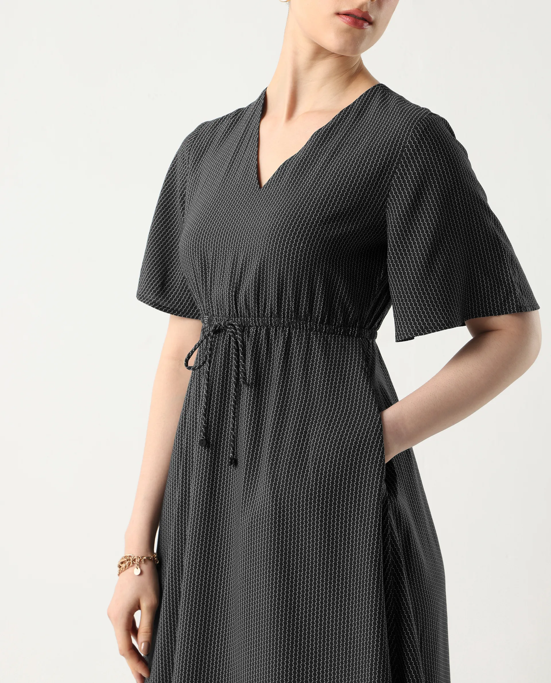 Rareism Women's Eloys Black Viscose V-Neck Flared Printed Midi Dress - Image 4
