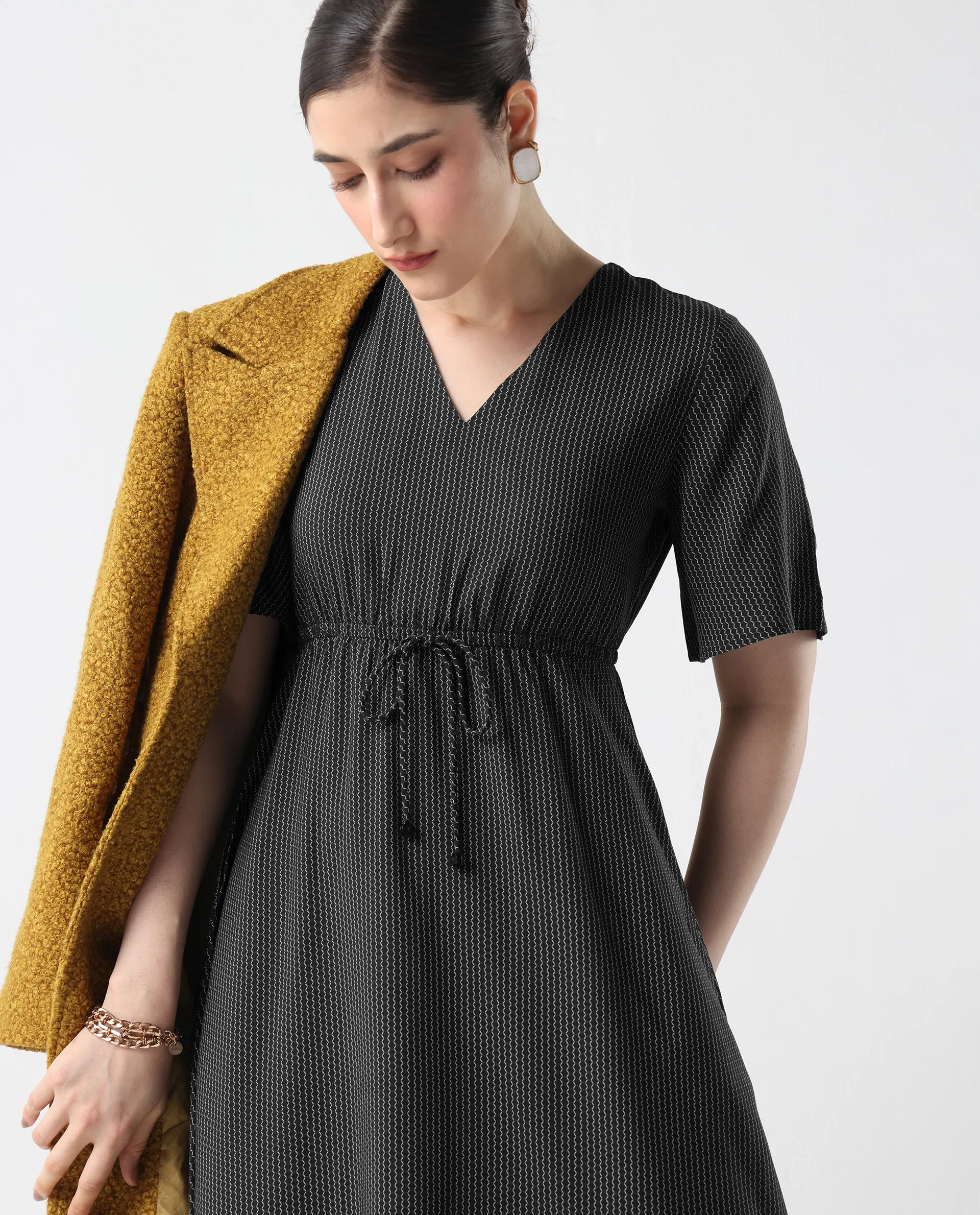 Rareism Women's Eloys Black Viscose V-Neck Flared Printed Midi Dress - Image 6