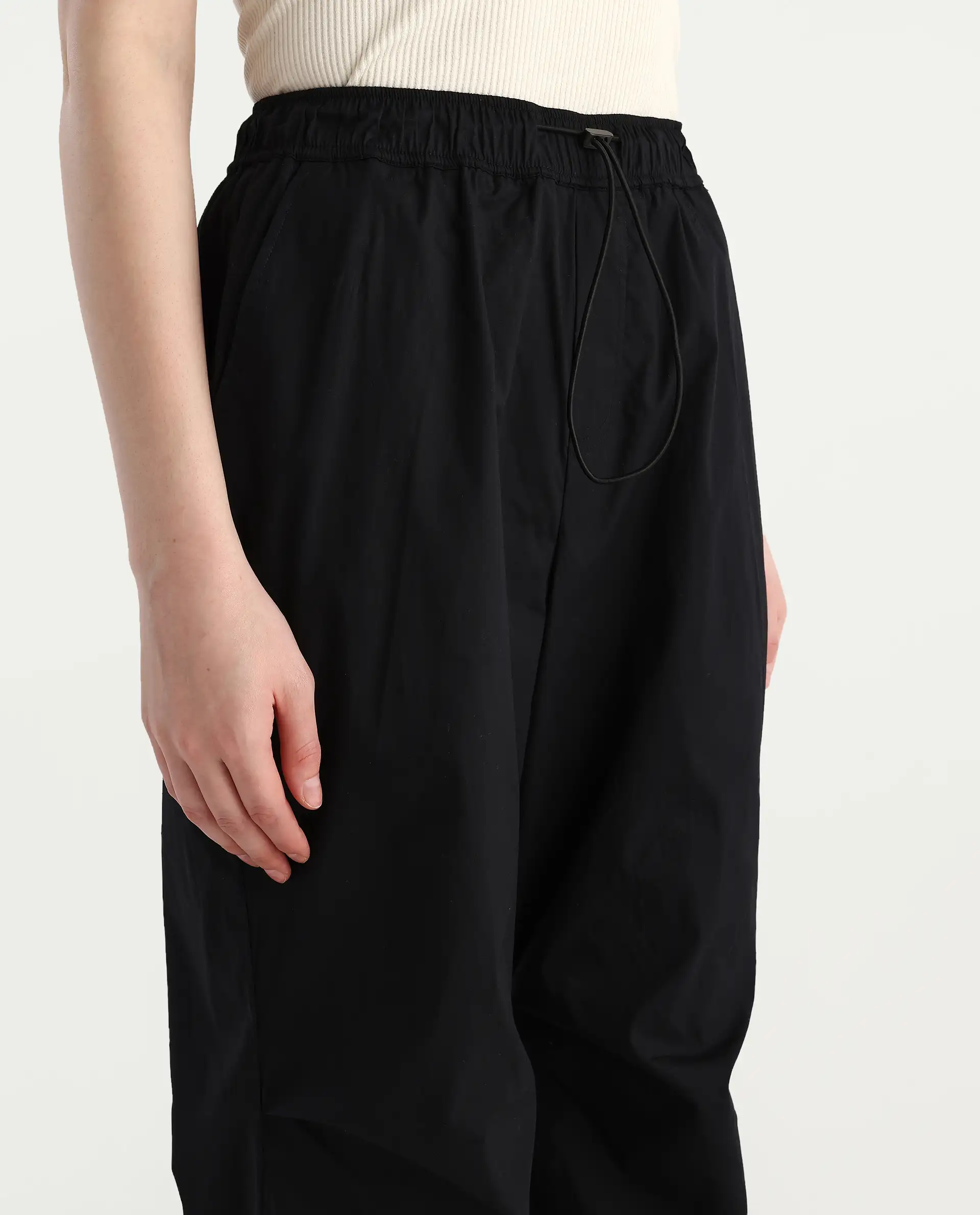 Rareism Women's Epwor Black Viscose Plain Ankle Length Baggy Trouser - Image 3