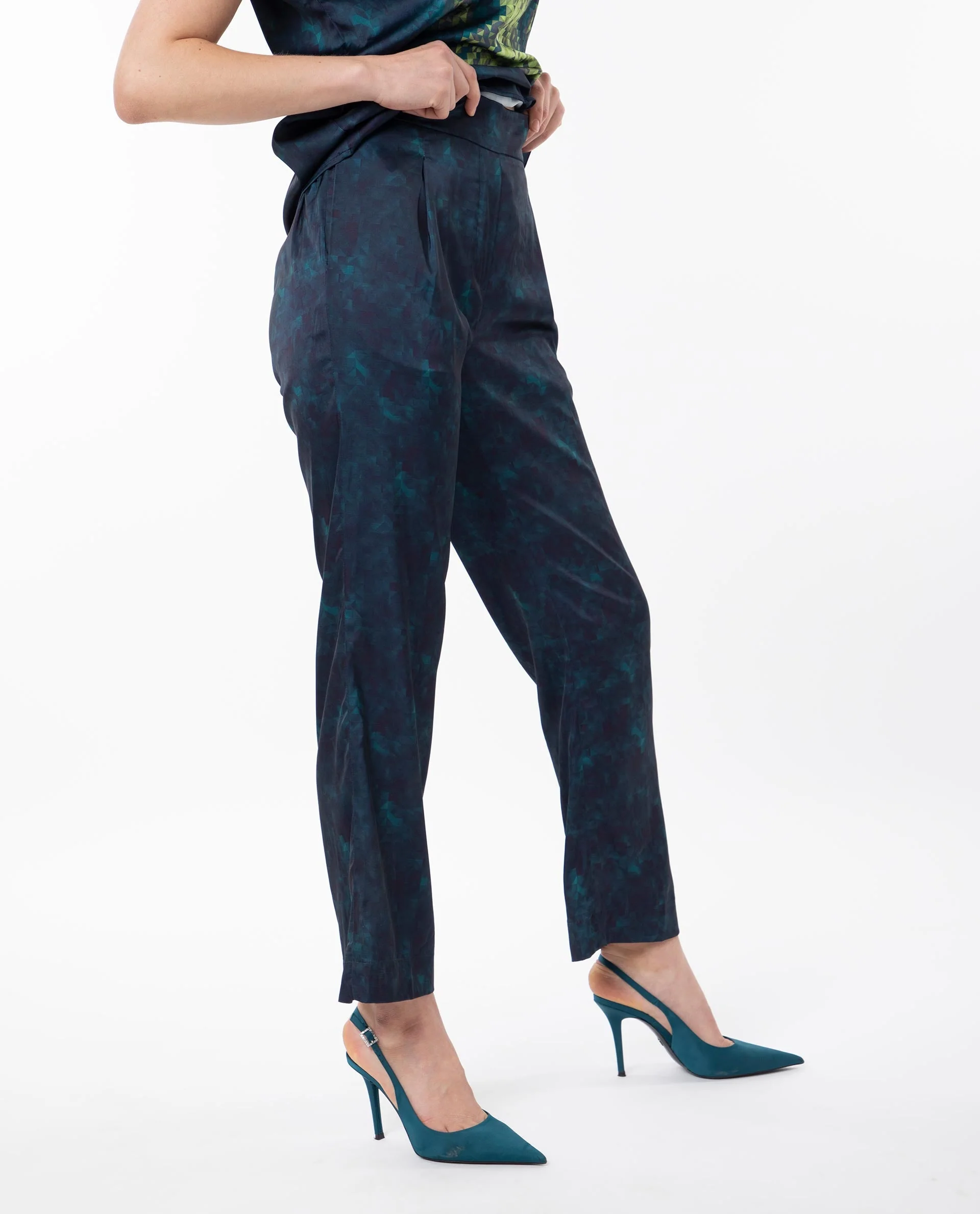 Rareism Women's Erent Blue Polyester Abstract Print Ankle Length Relaxed Fit Trouser - Image 7