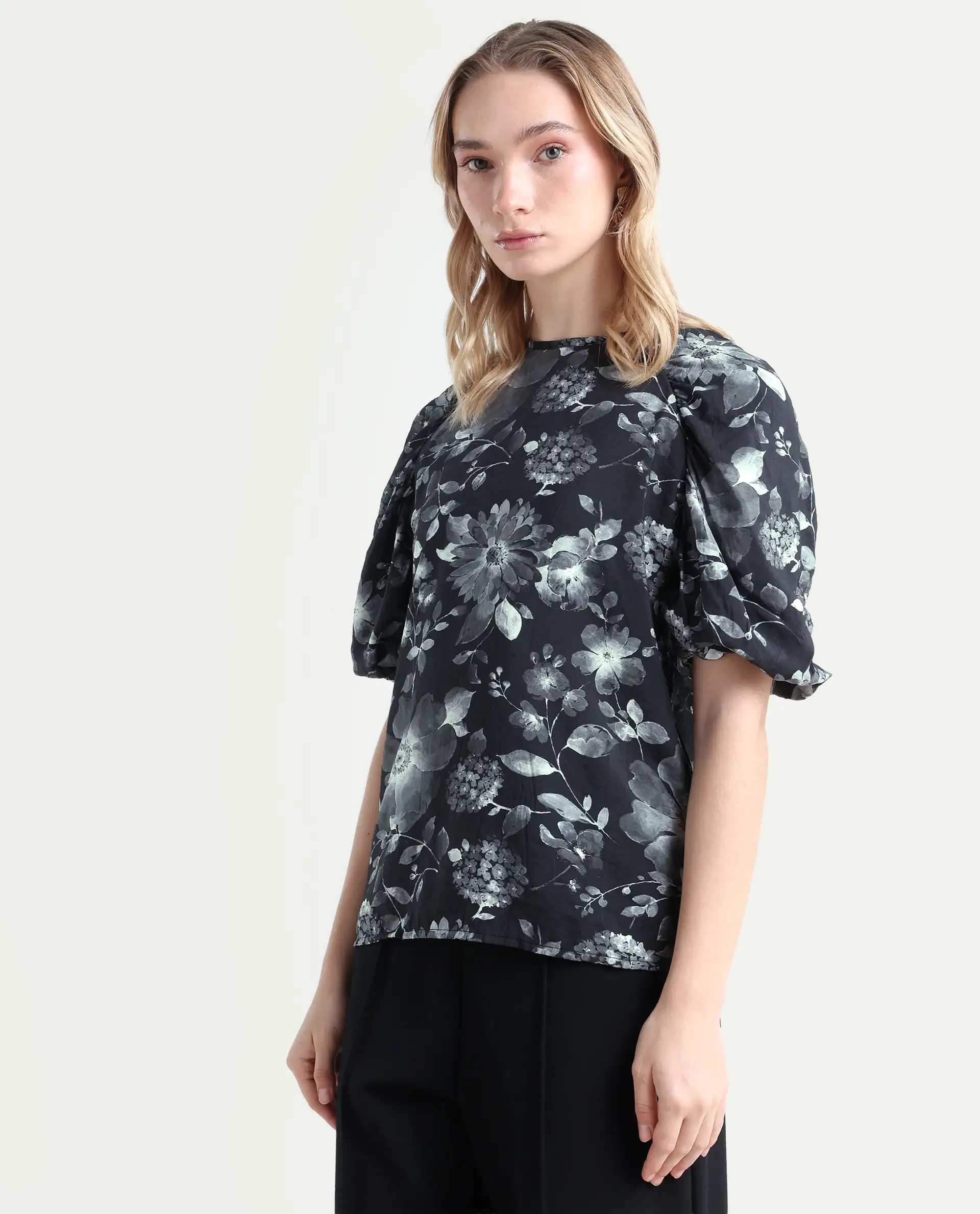 Rareism Women's Esme Black Viscose Crew Neck Floral Print Puff Sleeves Crop Regular Fit Top - Image 5