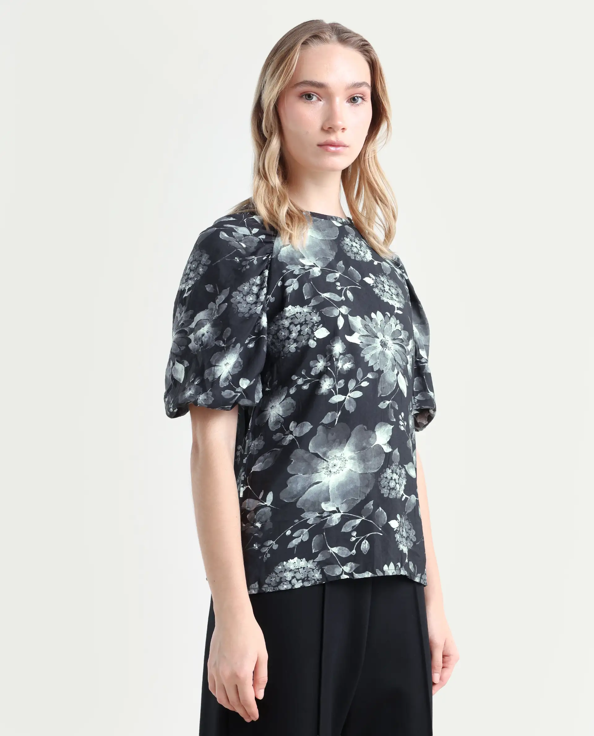 Rareism Women's Esme Black Viscose Crew Neck Floral Print Puff Sleeves Crop Regular Fit Top - Image 6