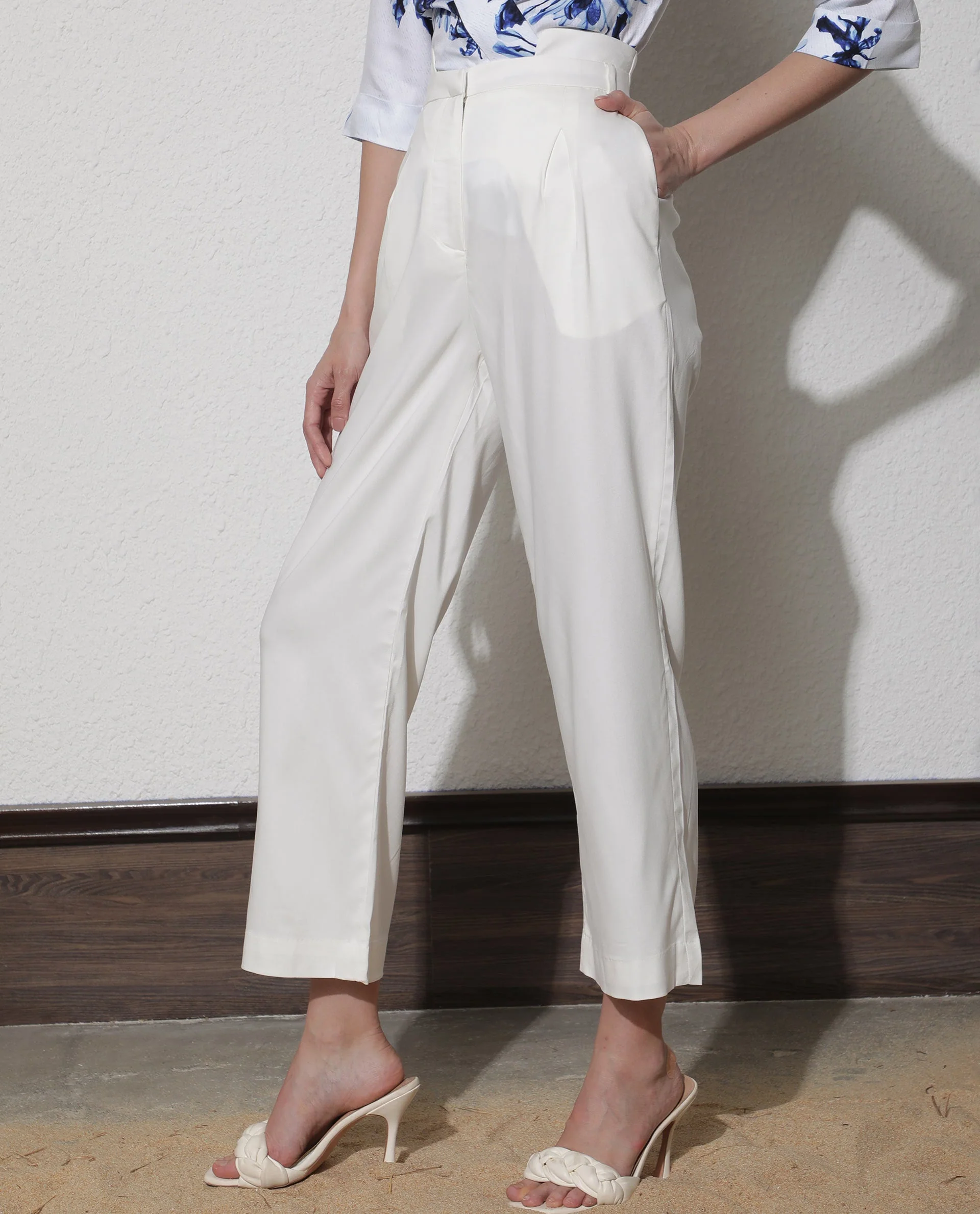 Rareism Women's Evanova Offwhite Viscose Plain Ankle Length Regular Fit Trouser