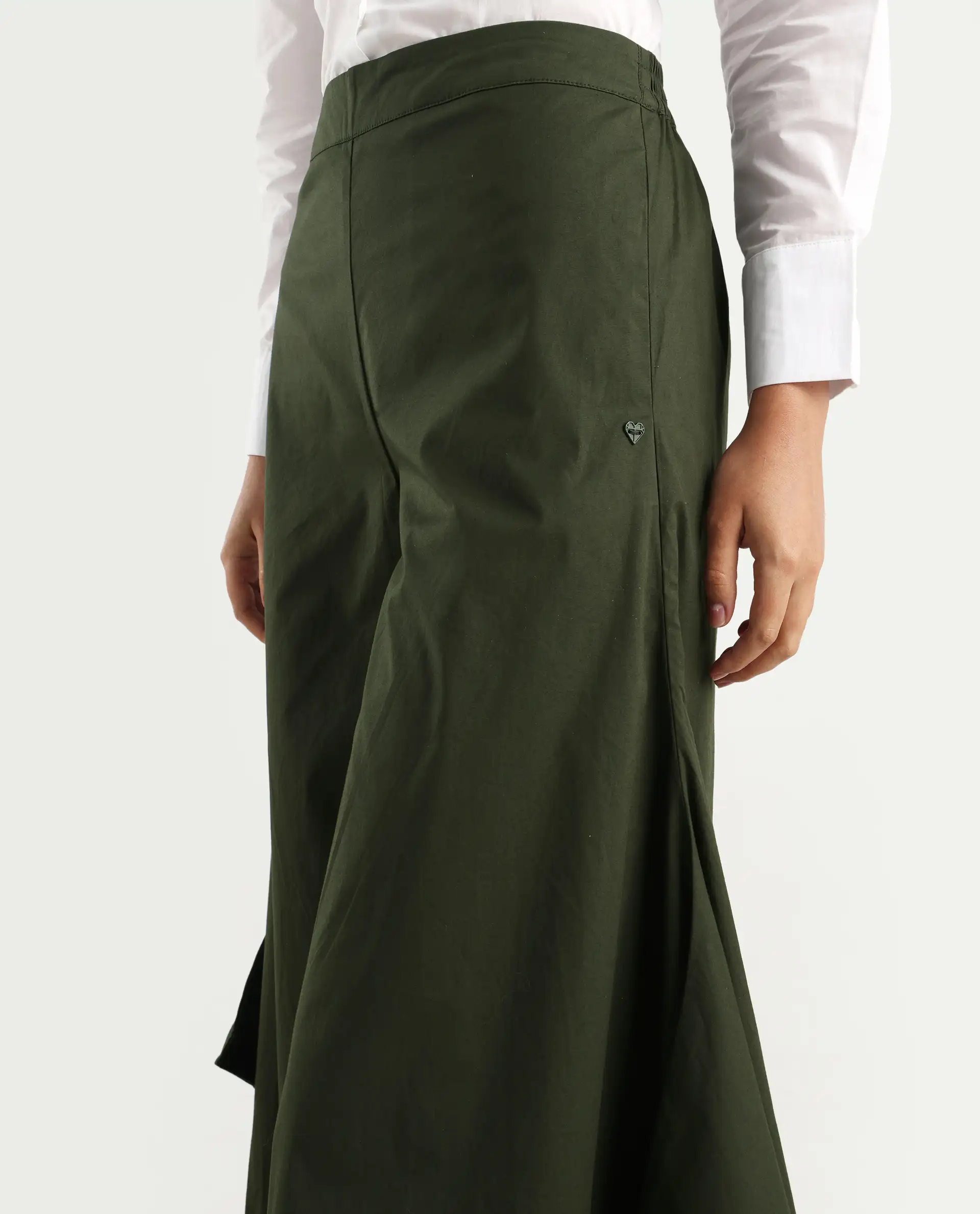 Rareism Women's Filom Green Cotton Blend Plain Ankle Length Flared Trouser - Image 4