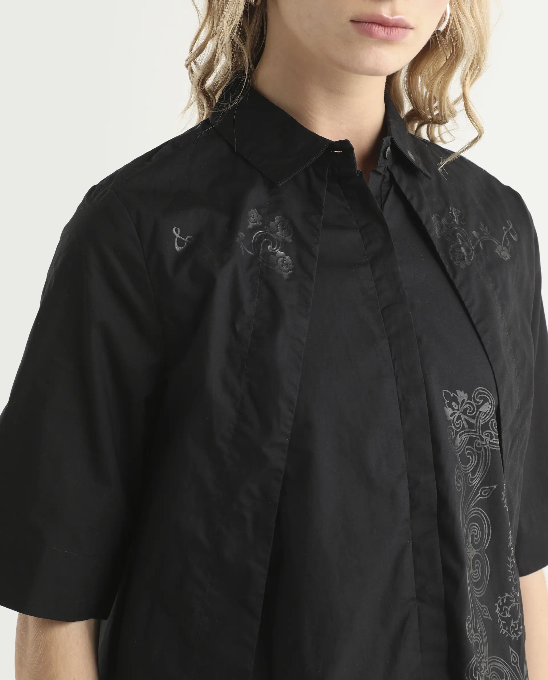 Rareism Women's Flick Black Cotton Spread Collar Plain Regular Fit Top - Image 4