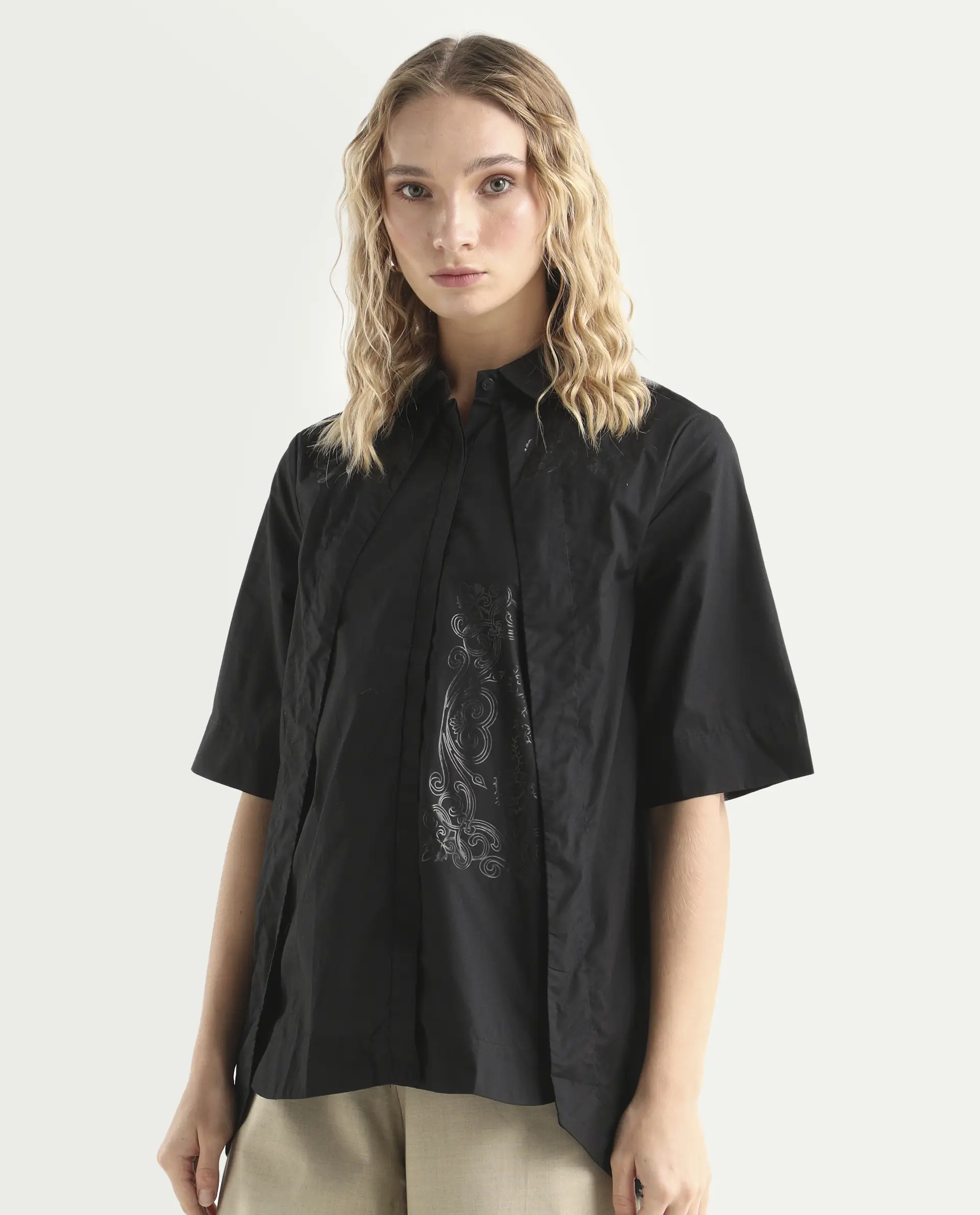Rareism Women's Flick Black Cotton Spread Collar Plain Regular Fit Top - Image 6