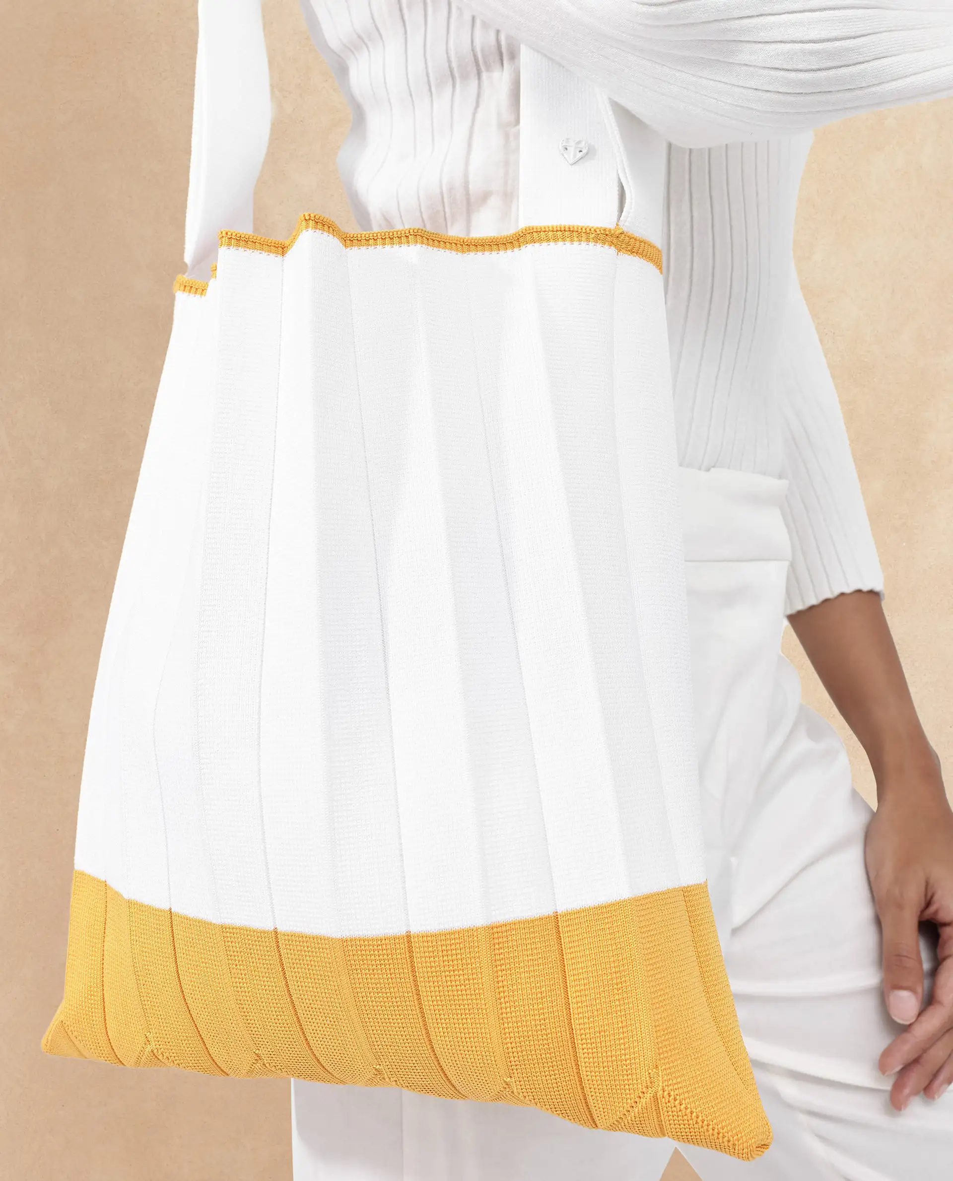 Rareism Articale Women Flounce Off White Polyester Fabric Colorblock Knitted Tote Bag - Image 3