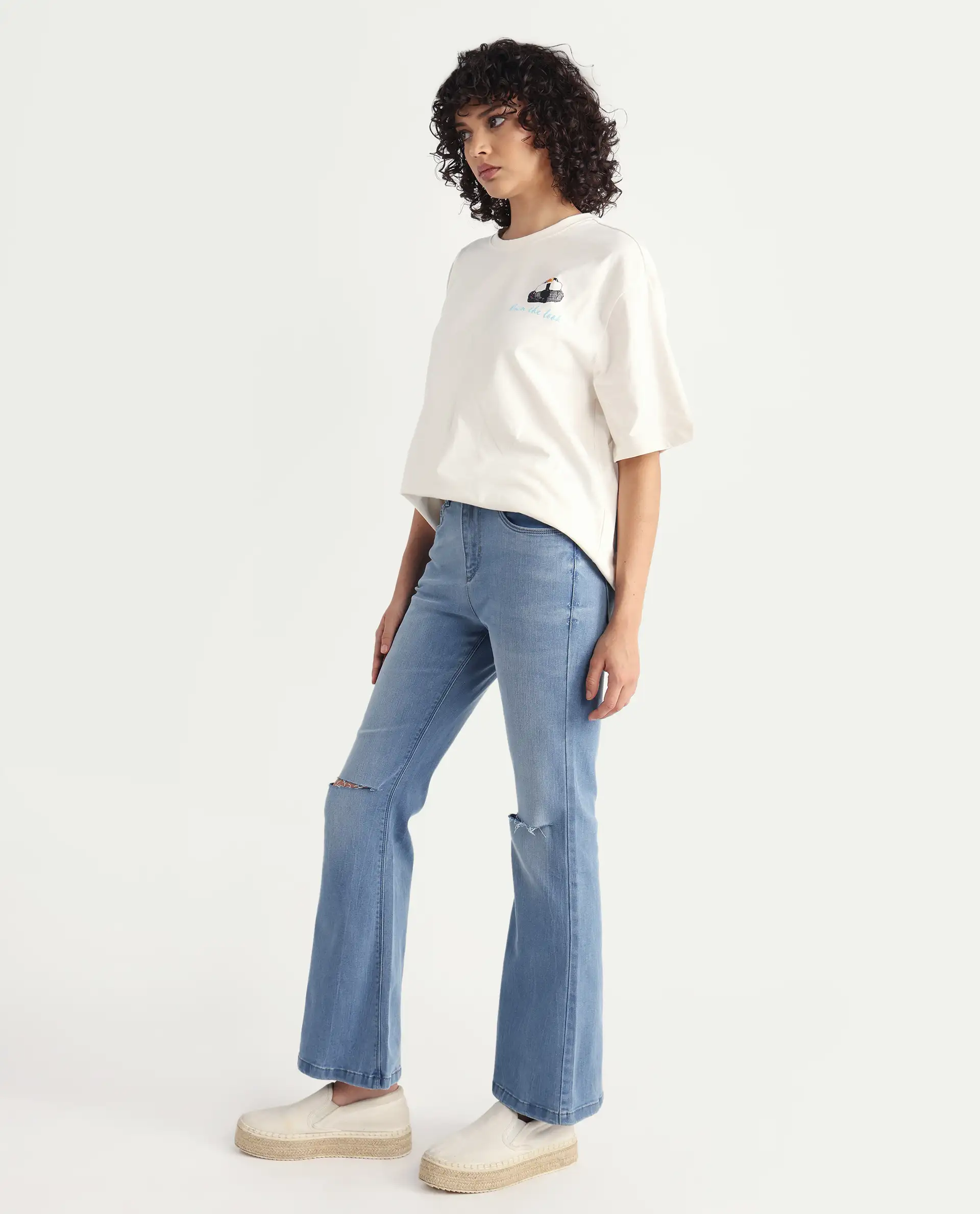 Rareism Women's Fritillary Blue Cotton Blend Plain Ankle Length Relaxed Fit Jeans - Image 5