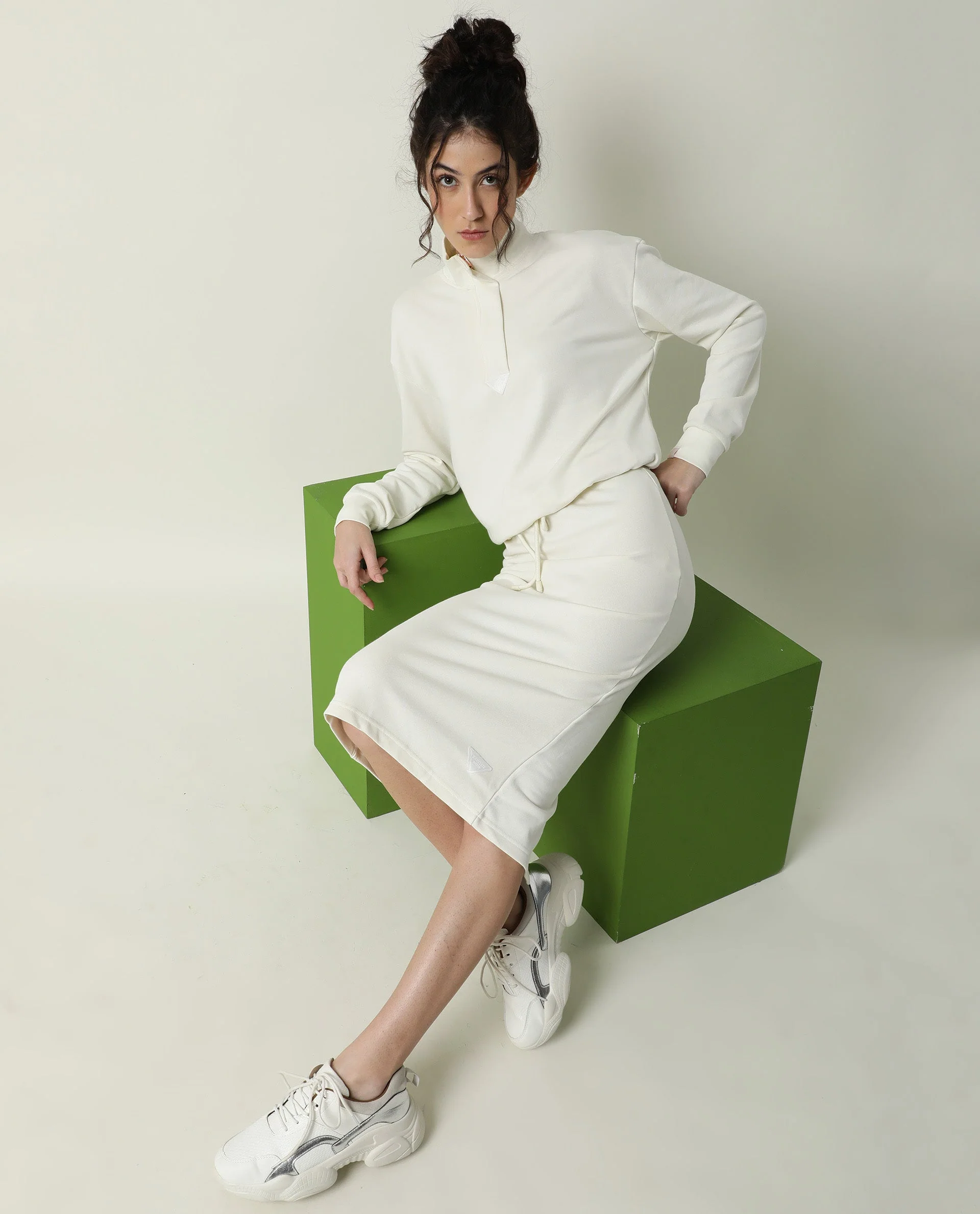 Rareism Women's Fudge-1 Offwhite Polyester Blend Plain Midi Tailored Skirt - Image 3