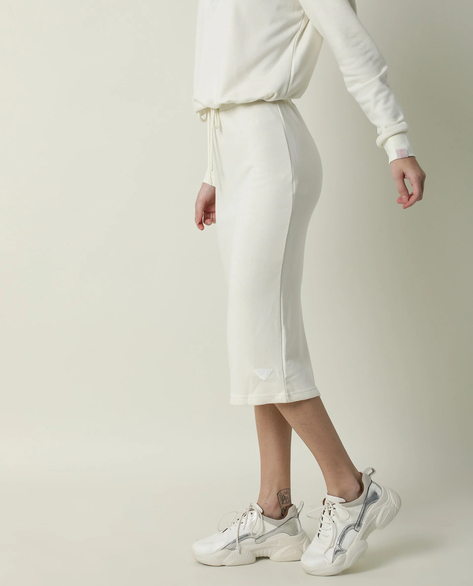 Rareism Women's Fudge-1 Offwhite Polyester Blend Plain Midi Tailored Skirt - Image 9