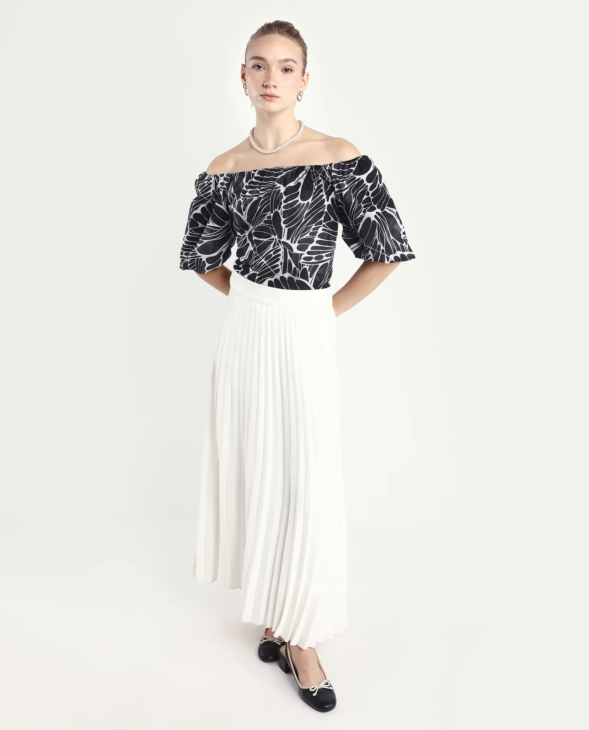 Rareism Women's Getan Black Viscose Blend Square Neck Abstract Print Balloon Sleeve Relaxed Fit Top - Image 2