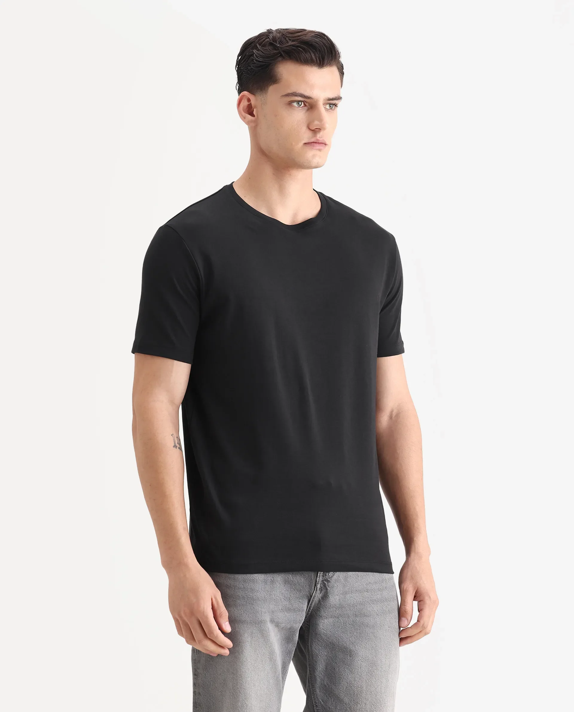 Rare Rabbit Men's Gis-1 Black Cotton Plain Slim Fit Half Sleeve Crew Neck T-Shirt - Image 6