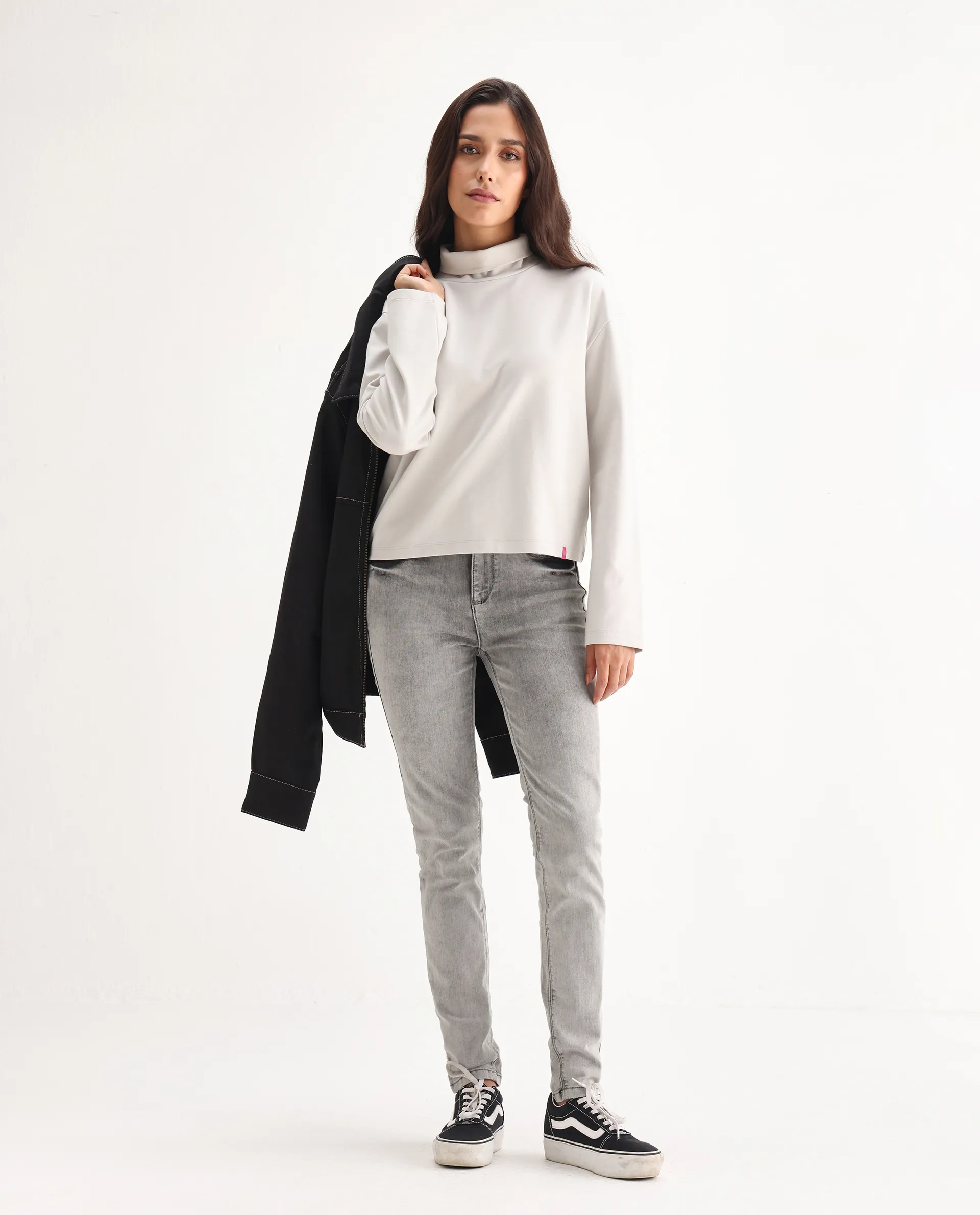 Rareism Women's Goliath Grey Cotton Blend Plain Ankle Length Slim Fit Jeans