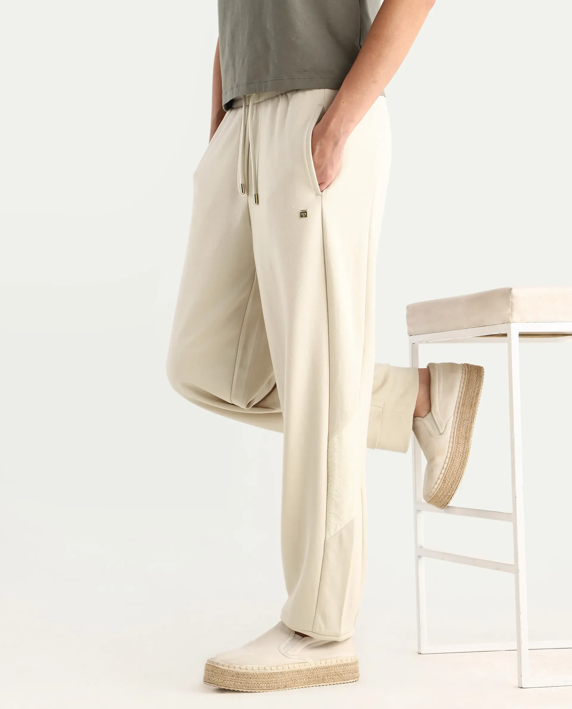 Rareism Women's Hastane Off White Modal Blend Ankle Length Regular Fit Track Pant - Image 6