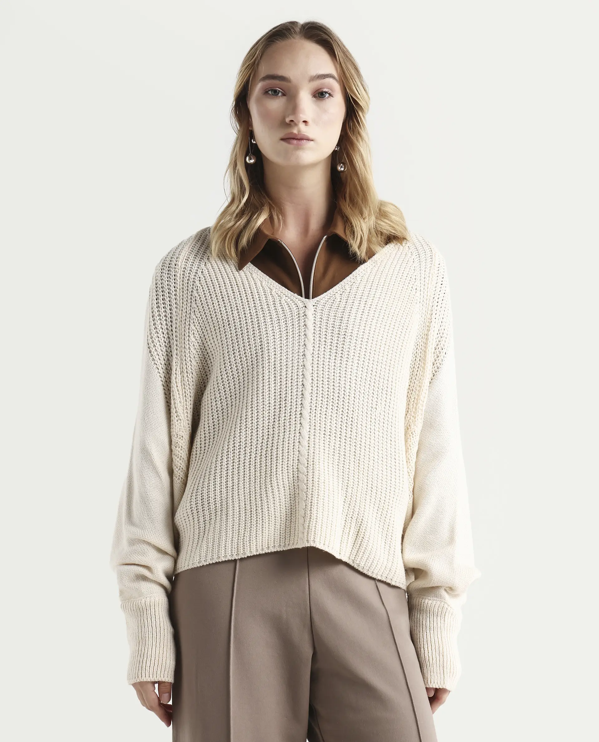 Rareism Women's Henares Off White Acrylic V-Neck Plain Relaxed Fit Sweater - Image 3