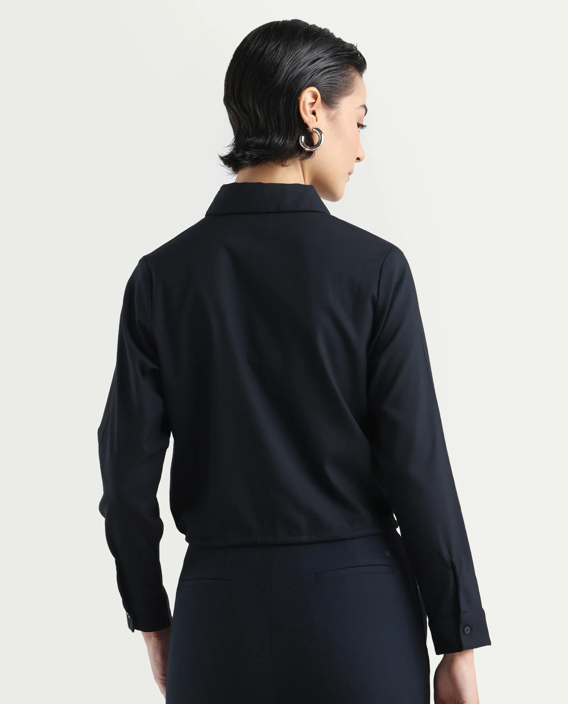 Rareism Women's Hika Dark Navy Lycra Spread Collar Plain Cuffed Sleeve Crop Regular Fit Top - Image 7