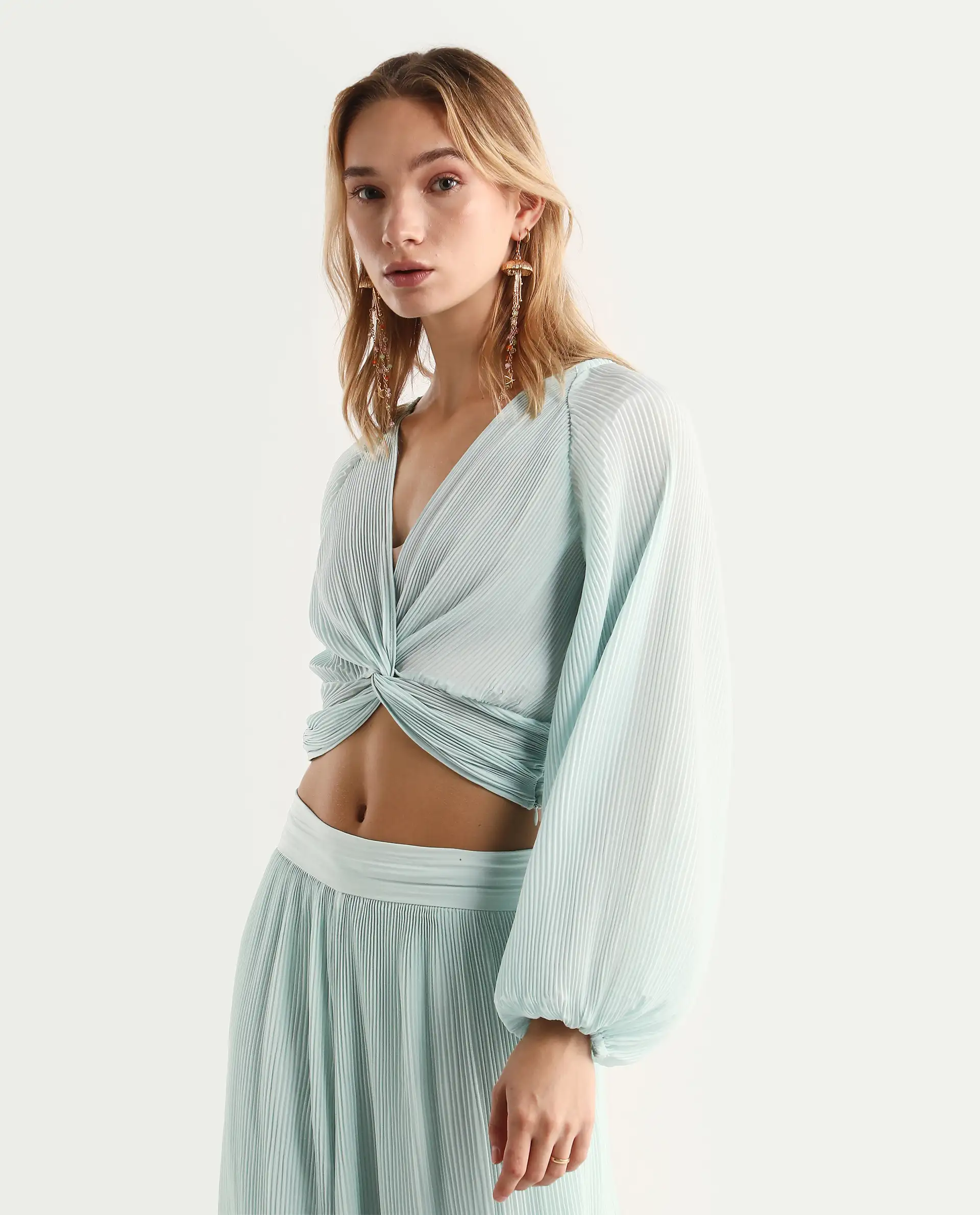 Rareism Women's Humphre-T Pastel Polyester V-Neck Plain Raglan Sleeve Crop Regular Fit Top - Image 6