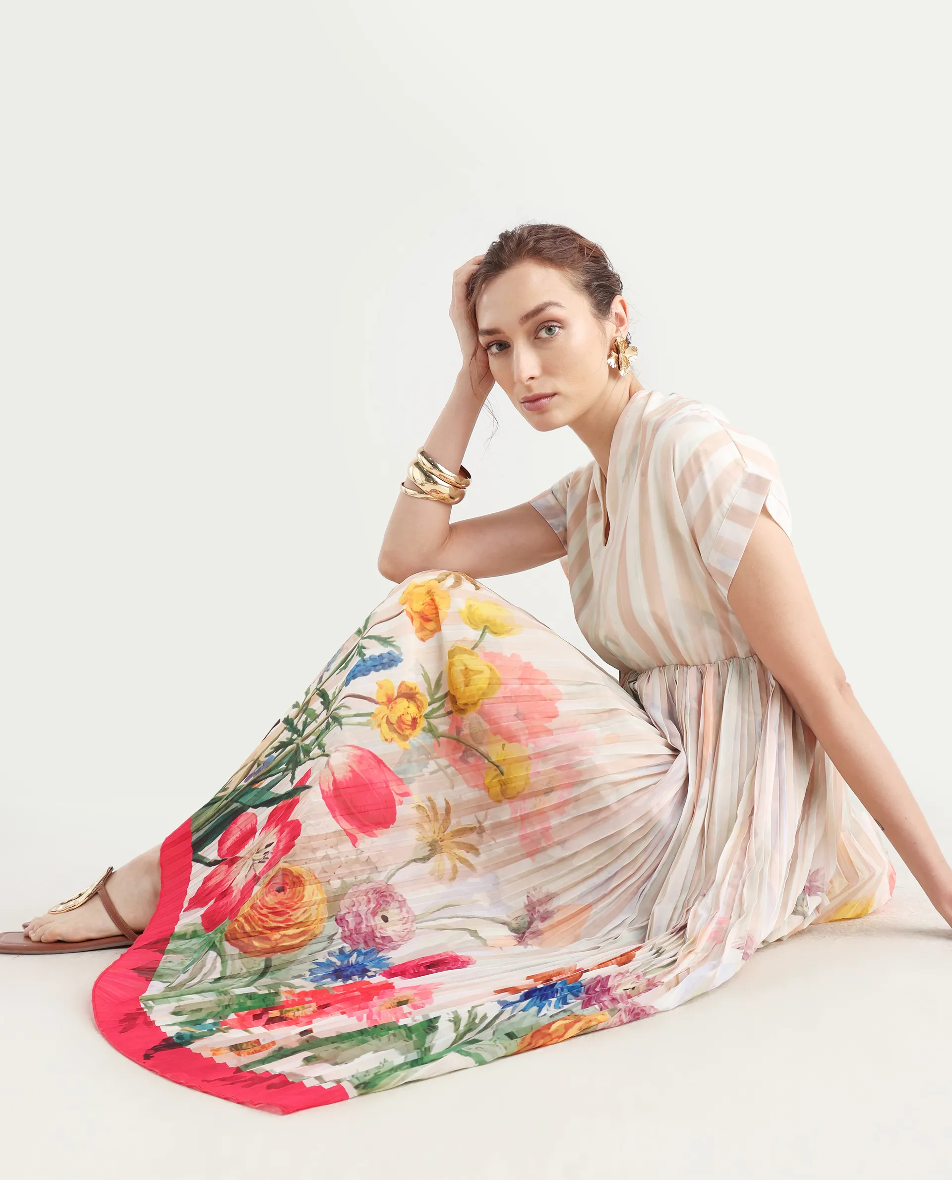 Rareism Women's Inuzuka Light Multi Polyester V-Neck Floral Print Extended Sleeves Midi Fit And Flare Dress - Image 2