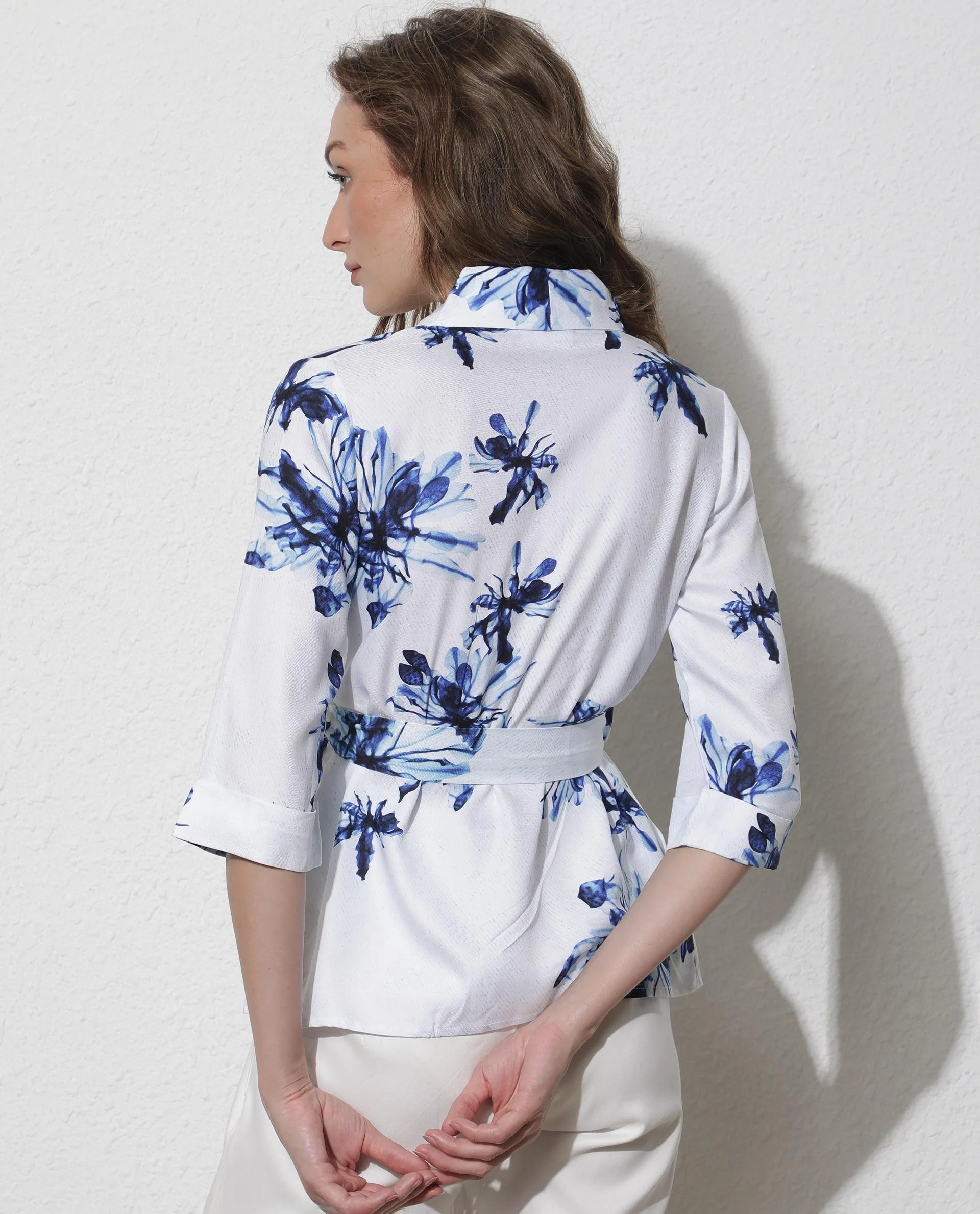 Rareism Women's Irene White Viscose Collarless Abstract Print Regular Fit Shrug - Image 12
