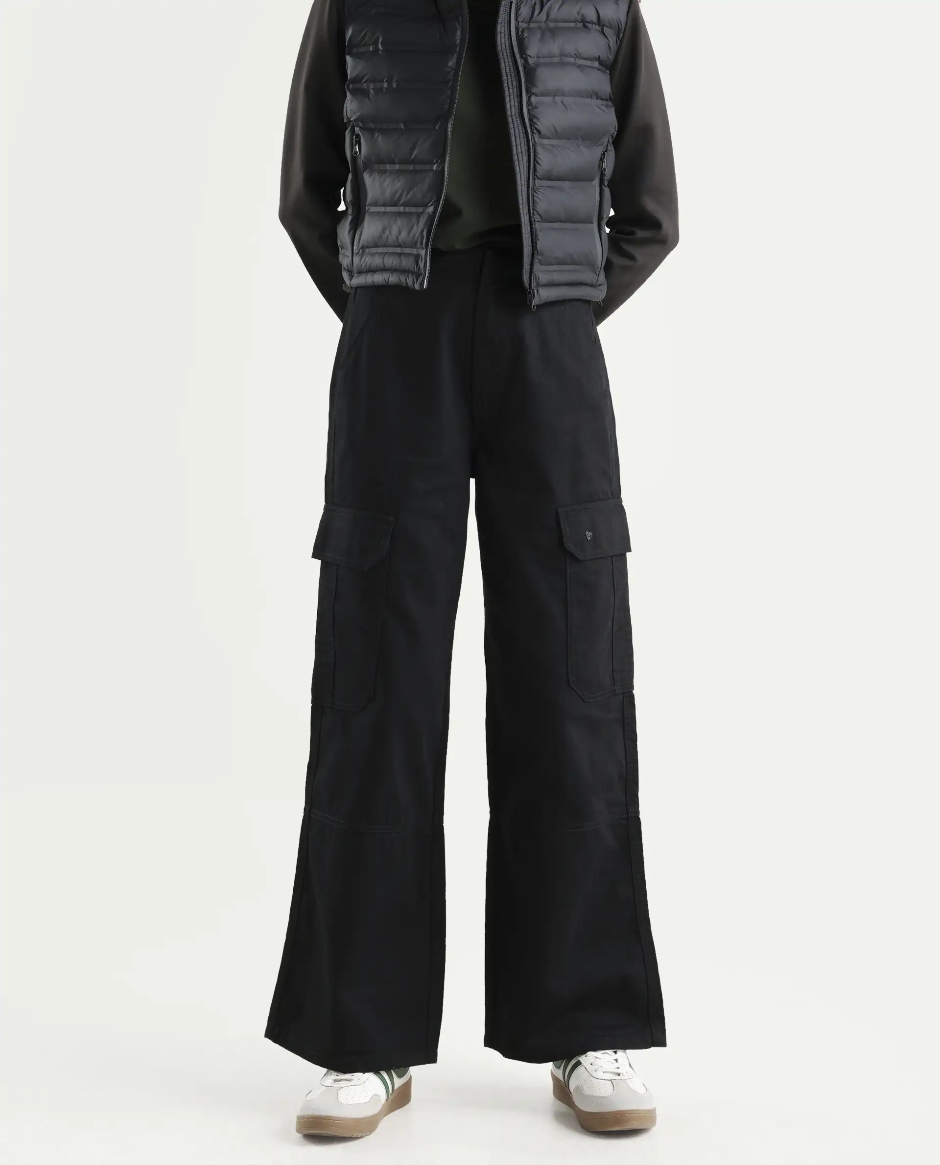Rareism Women's Itsiz Black Cotton Plain Ankle Length Wide Trouser - Image 3