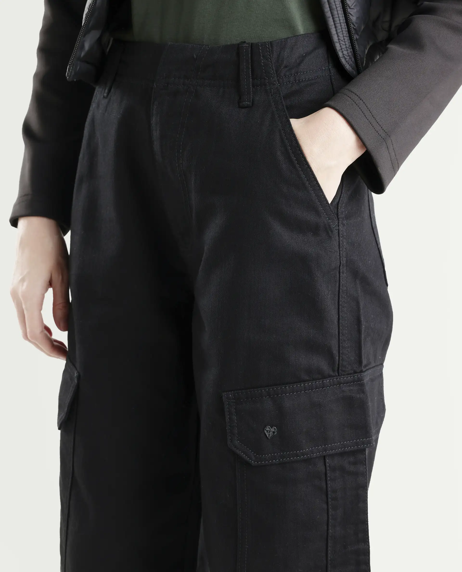 Rareism Women's Itsiz Black Cotton Plain Ankle Length Wide Trouser - Image 4