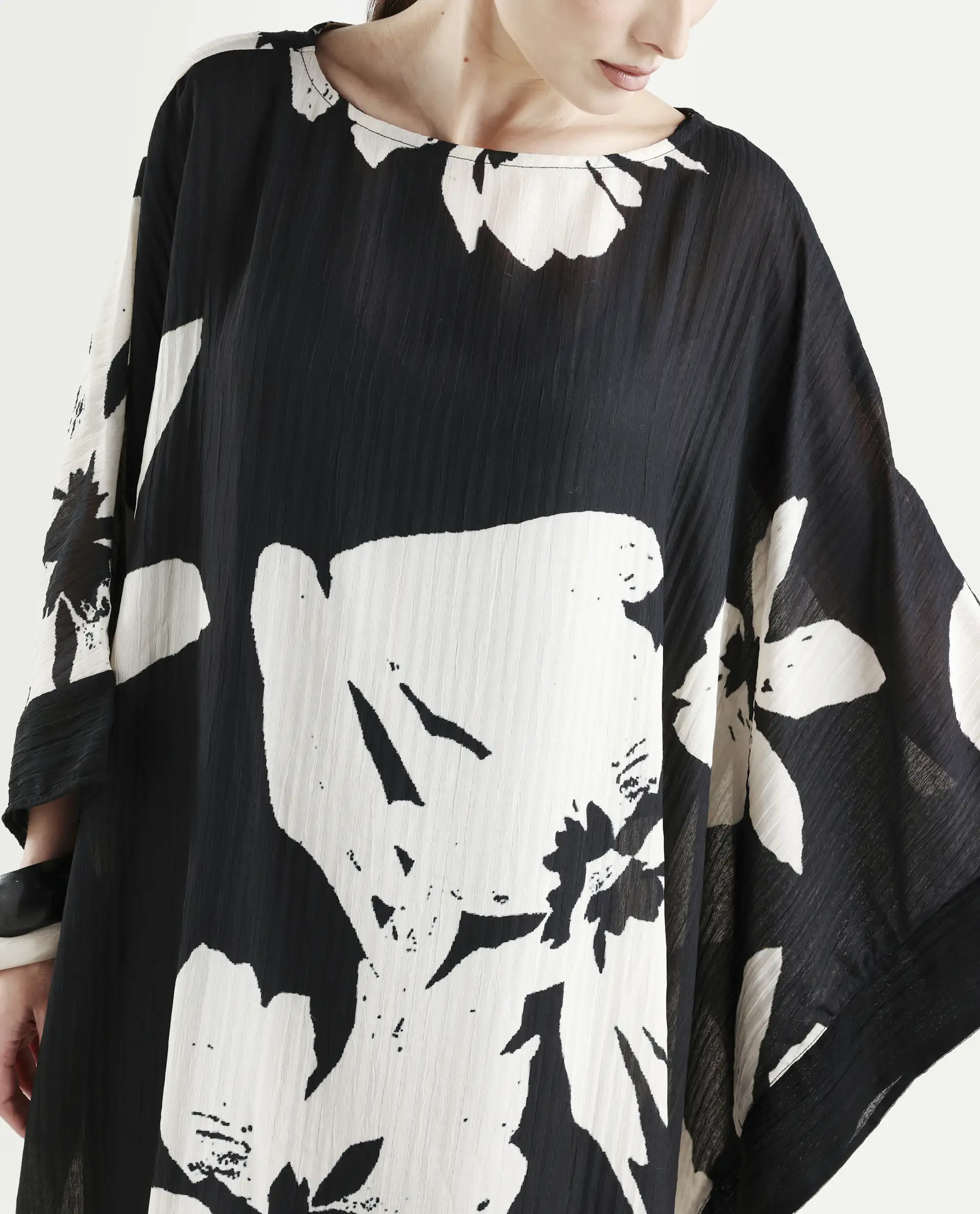 Rareism Women's Janarea Black Polyester Boat Neck Abstract Print Kaftan Sleeve Midi Kaftan Dress - Image 4